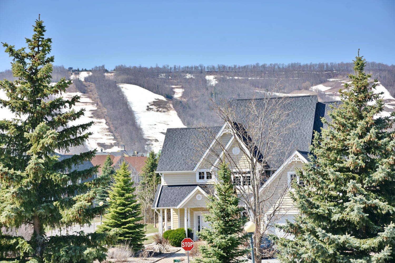 Blue Mountains, ON L9Y 0V2,170 Snowbridge WAY #223