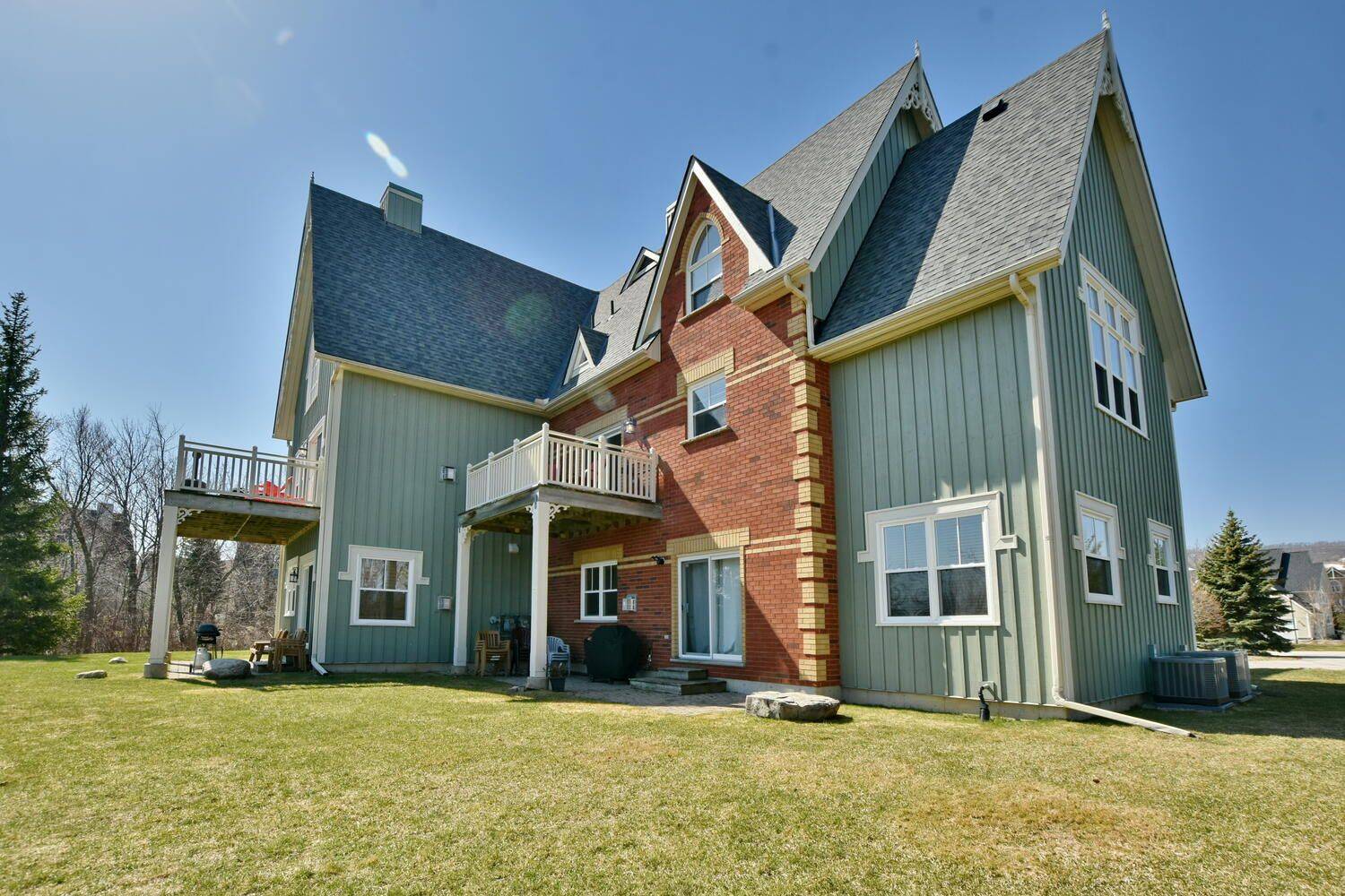 Blue Mountains, ON L9Y 0V2,170 Snowbridge WAY #223