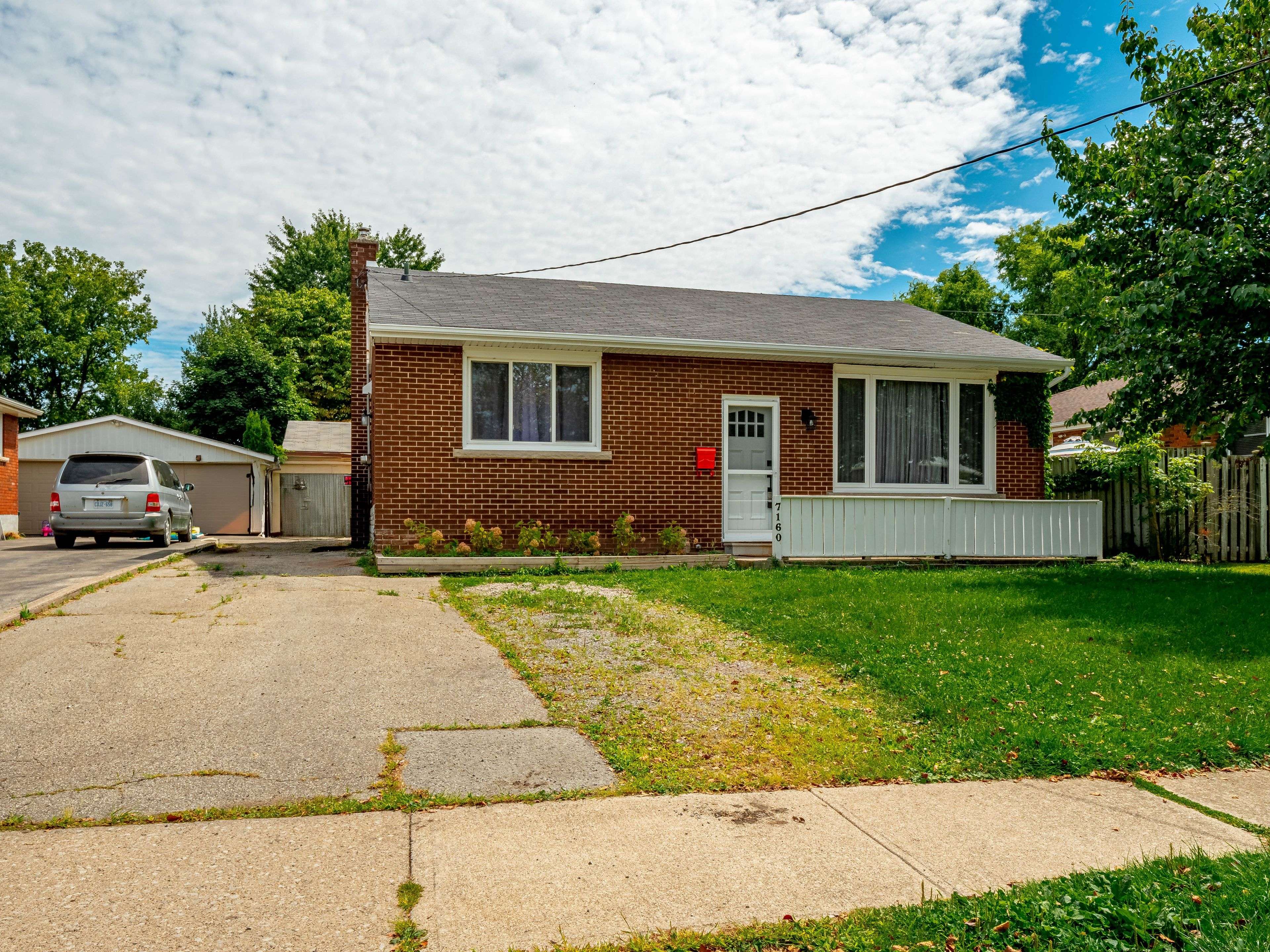 Niagara Falls, ON L2G 5X6,7160 Waters AVE #LOWER