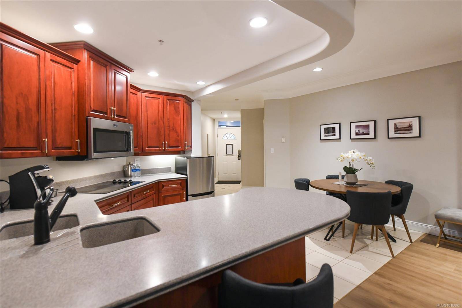 Courtenay, BC V9N 9G3,366 Clubhouse Dr #901-902B