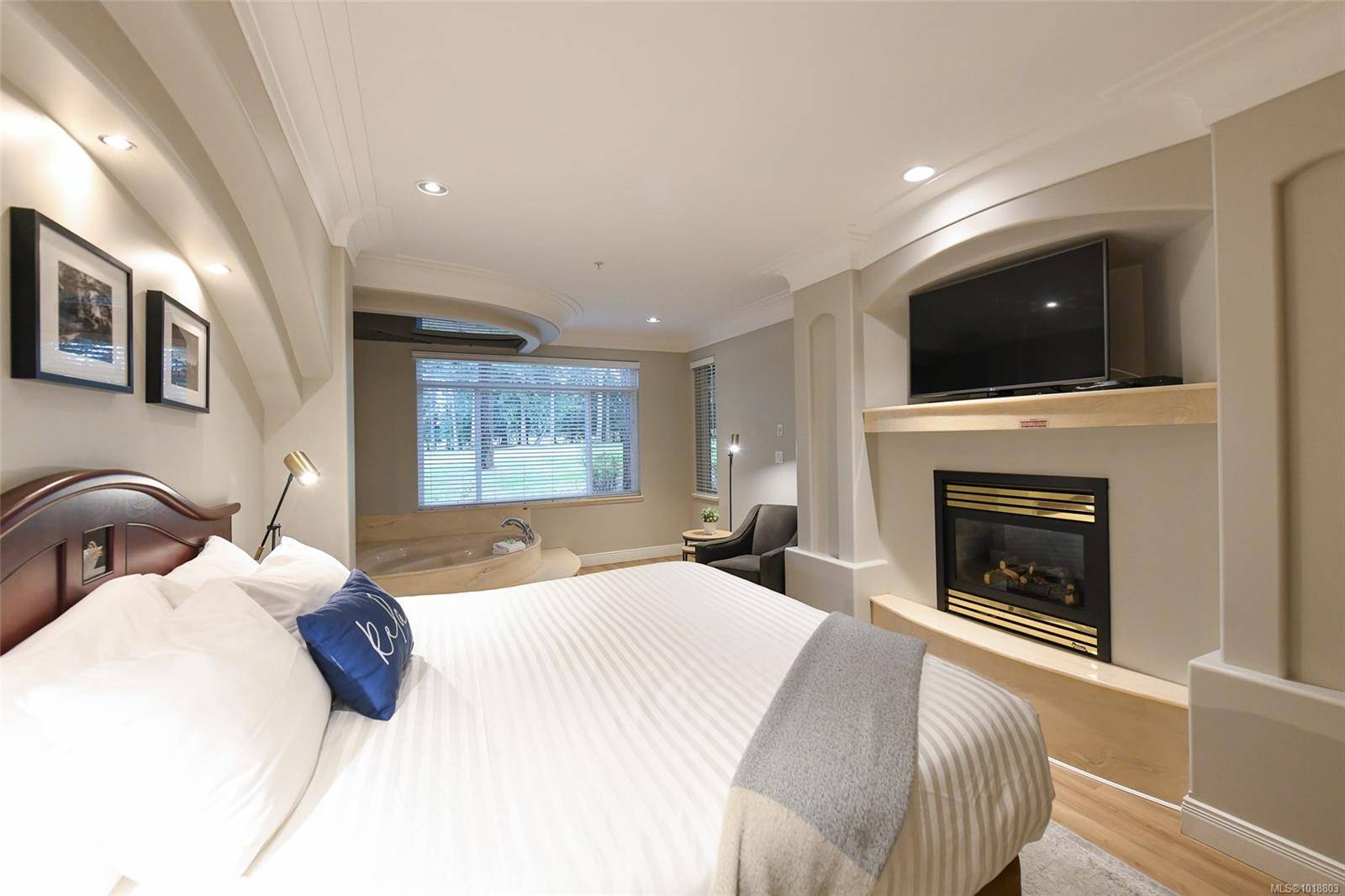 Courtenay, BC V9N 9G3,366 Clubhouse Dr #901-902B