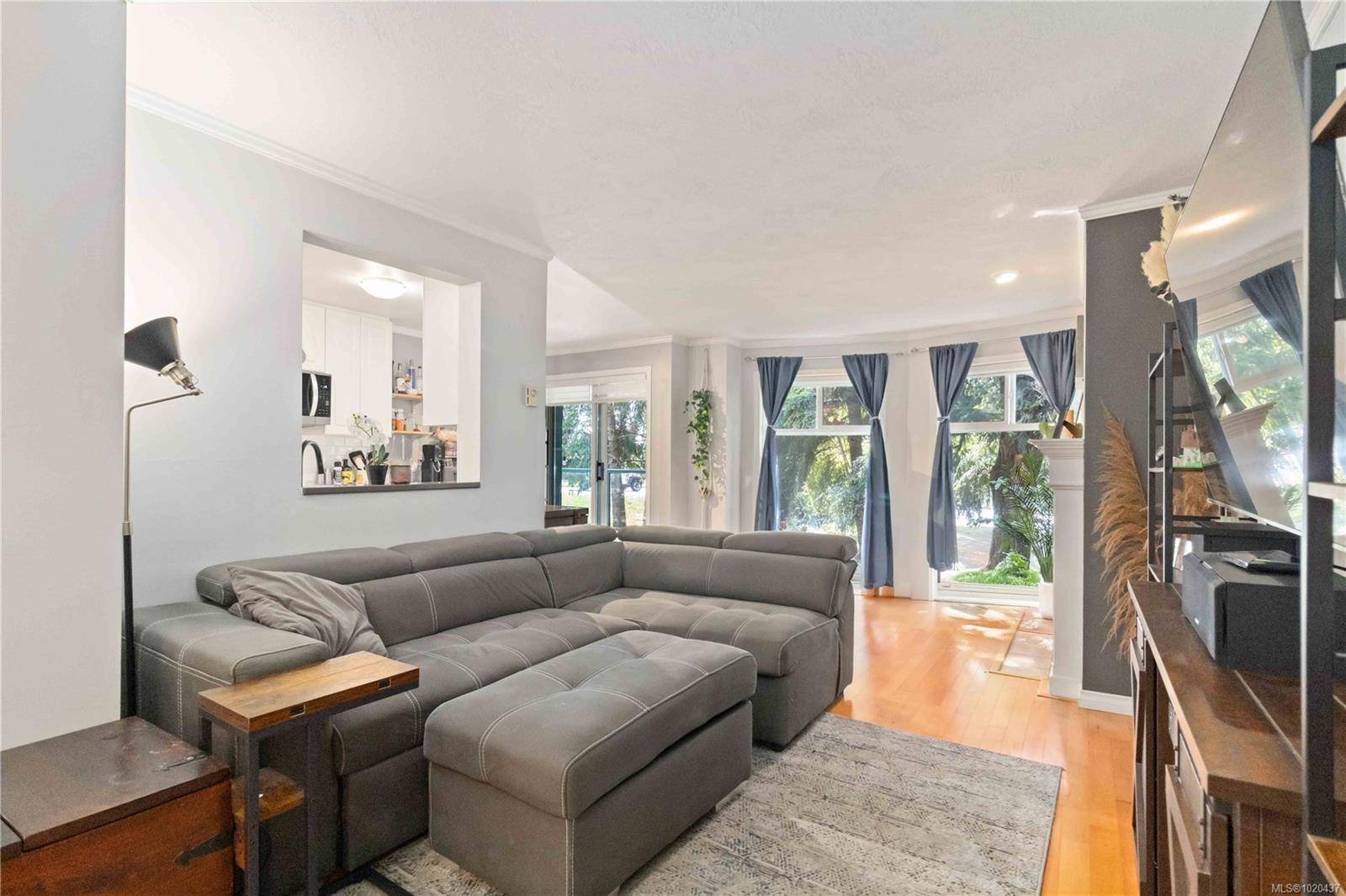 Saanich, BC V8X 2W6,898 Vernon Ave #206