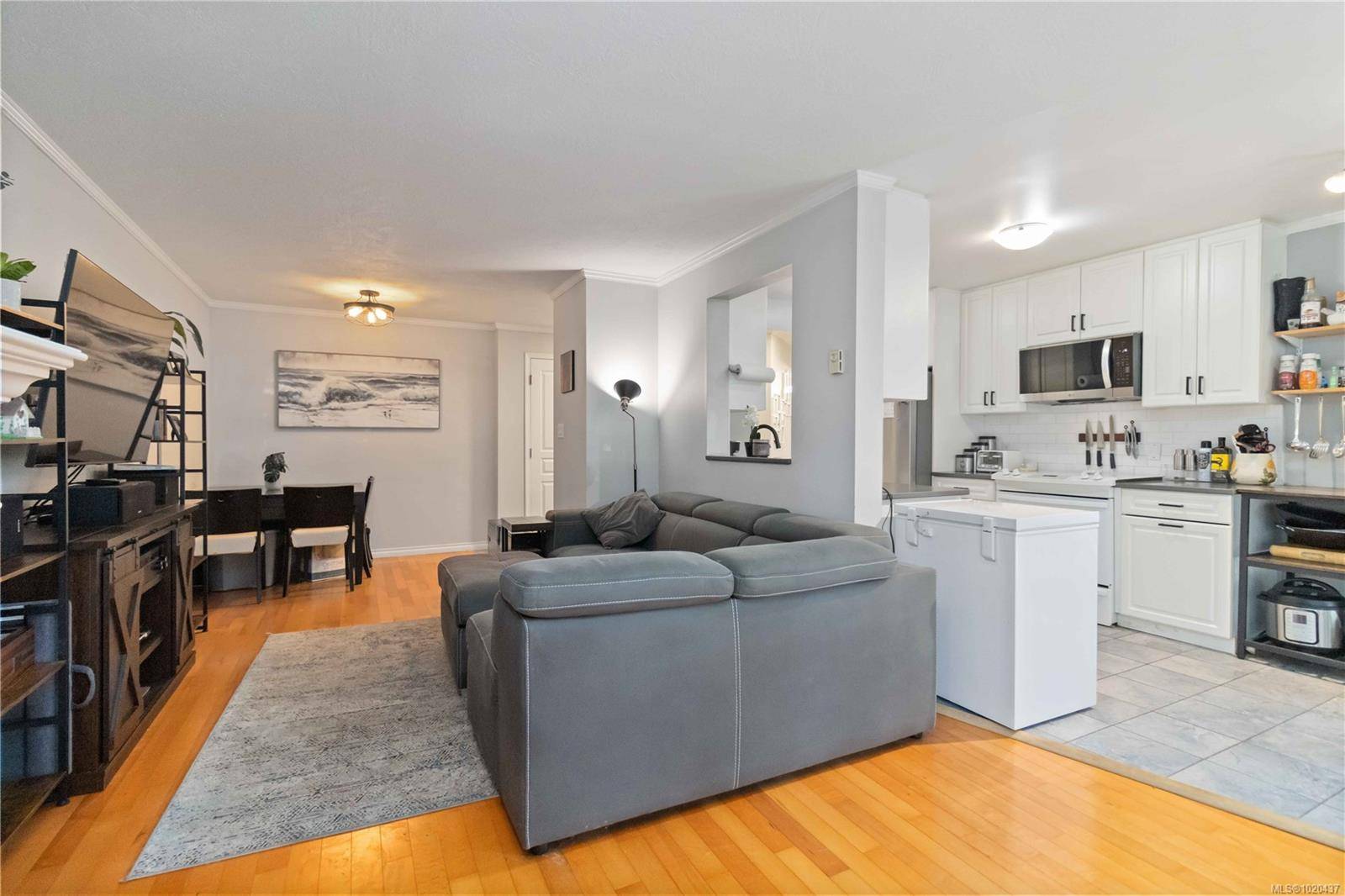 Saanich, BC V8X 2W6,898 Vernon Ave #206