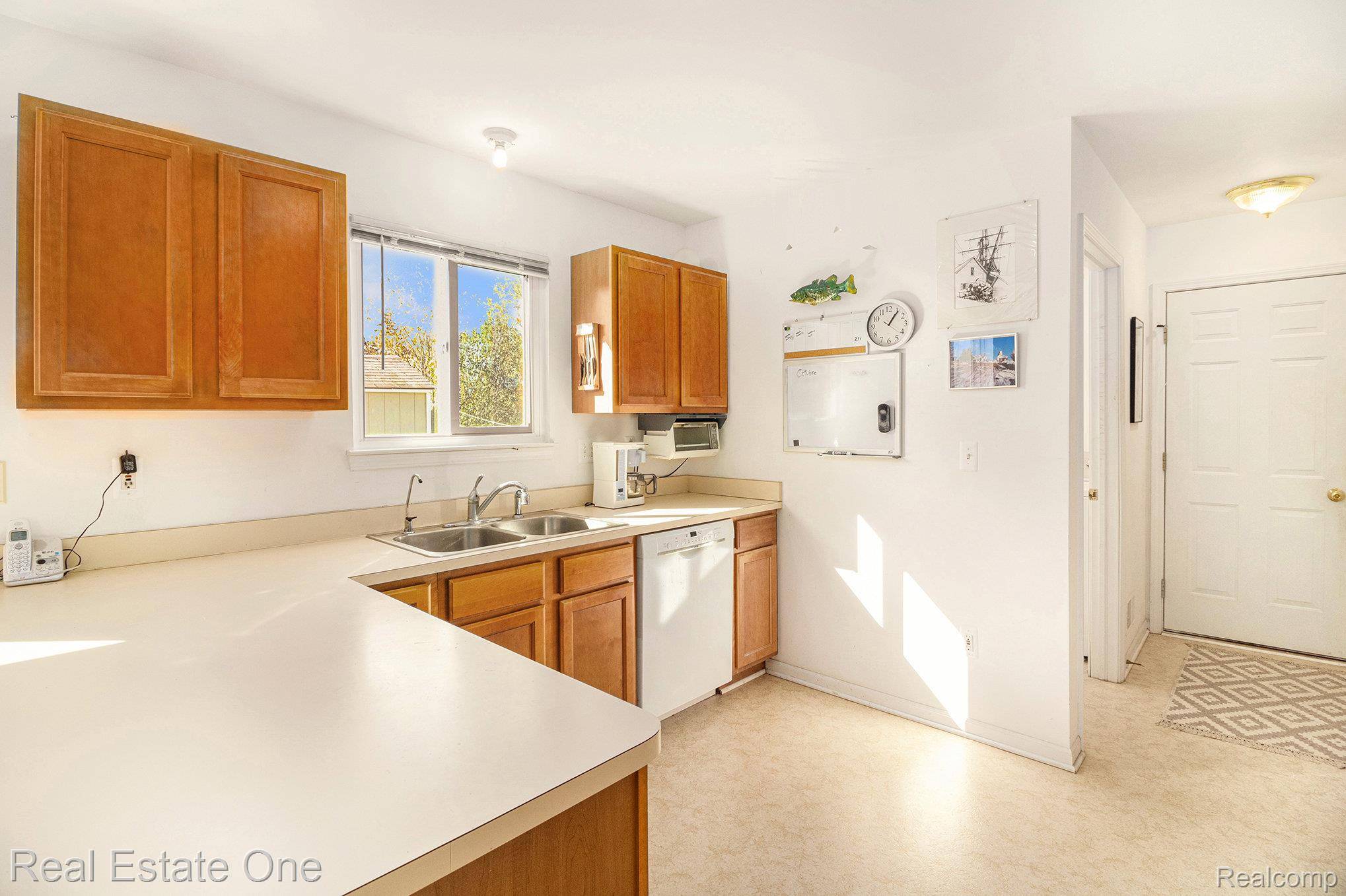 Waterford, MI 48329,5183 Eagle Lake DR