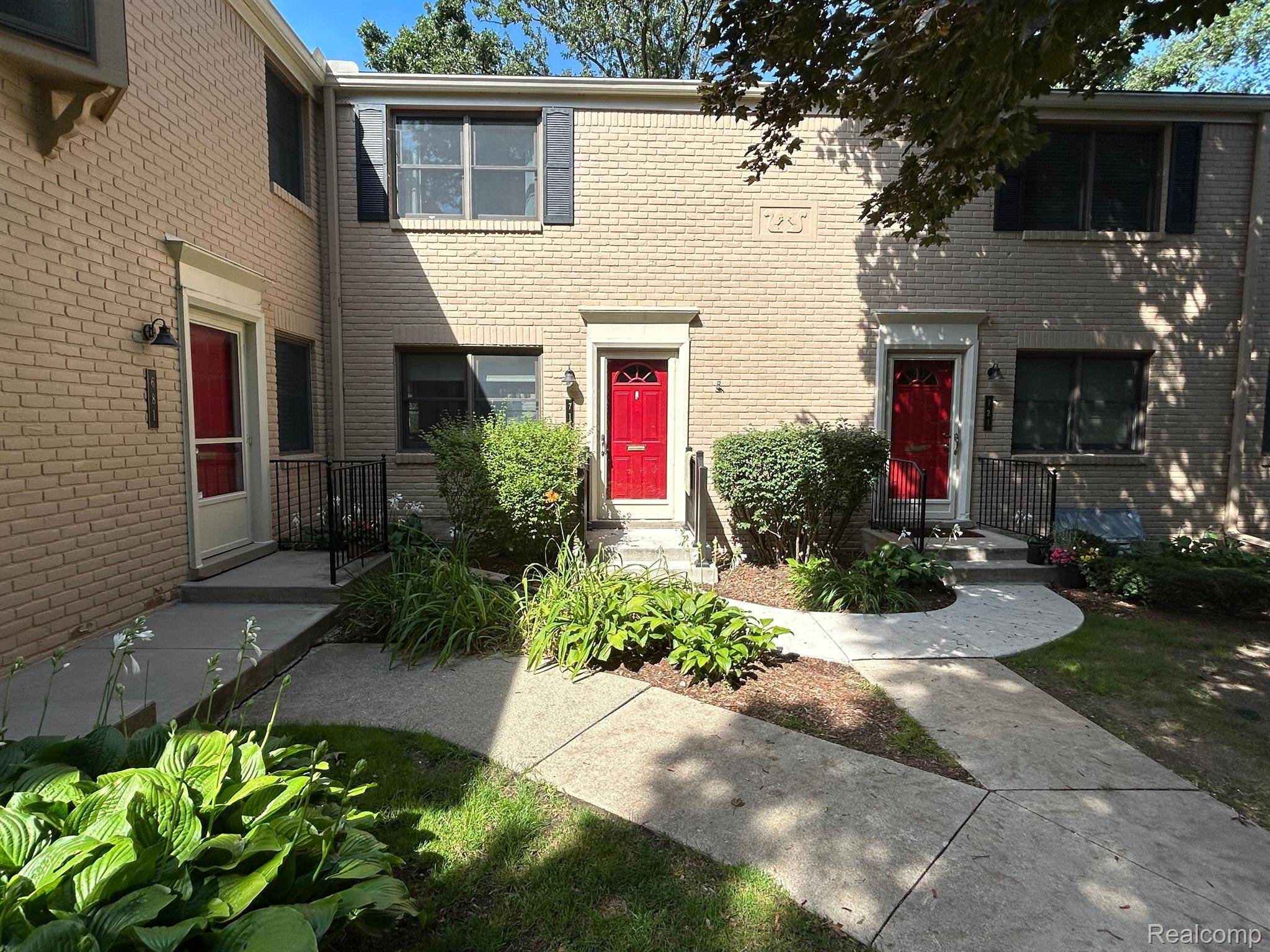 Birmingham, MI 48009,719 N ETON ST