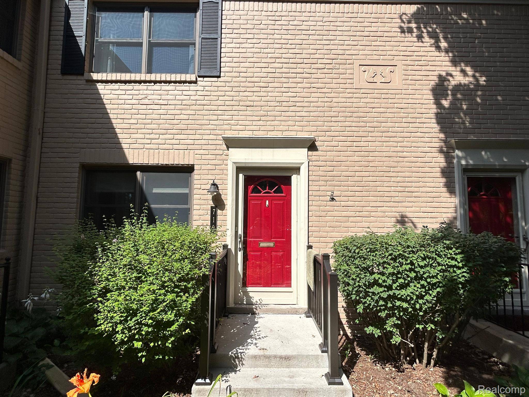 Birmingham, MI 48009,719 N ETON ST