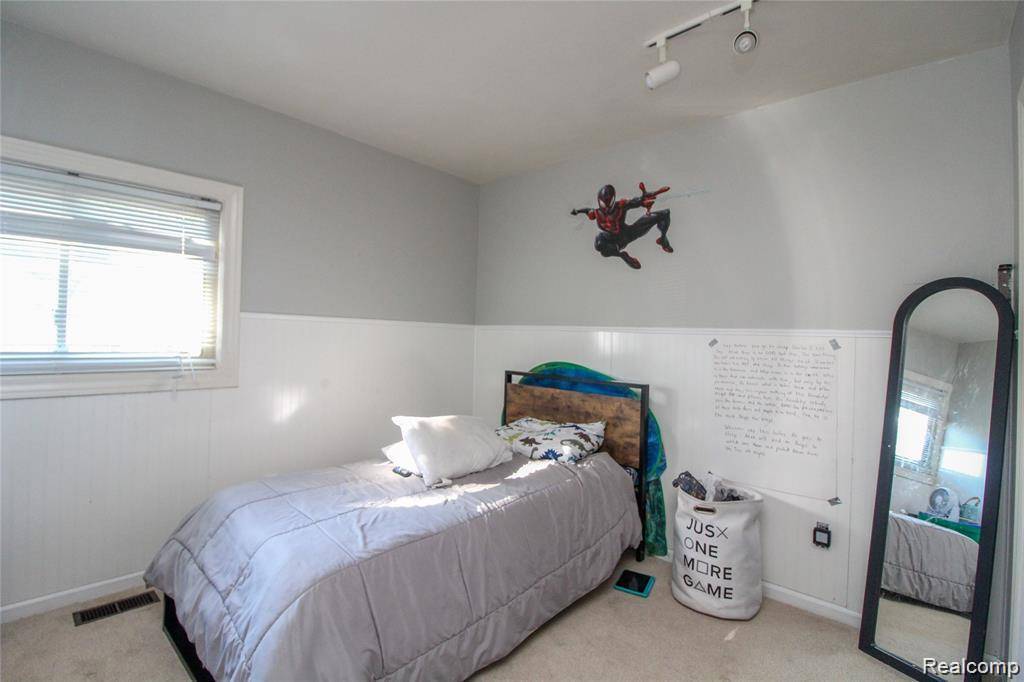 Southfield, MI 48075,17160 Westland AVE