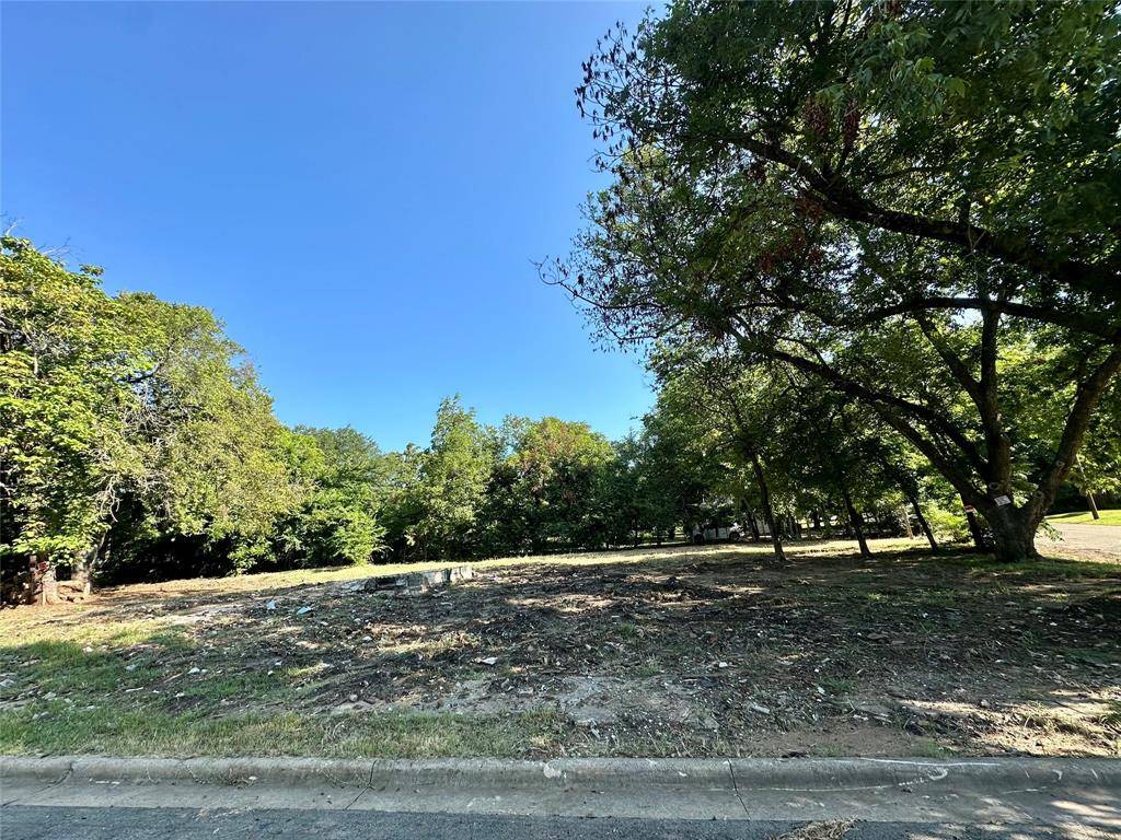 358 13th Street SW, Paris, TX 75460