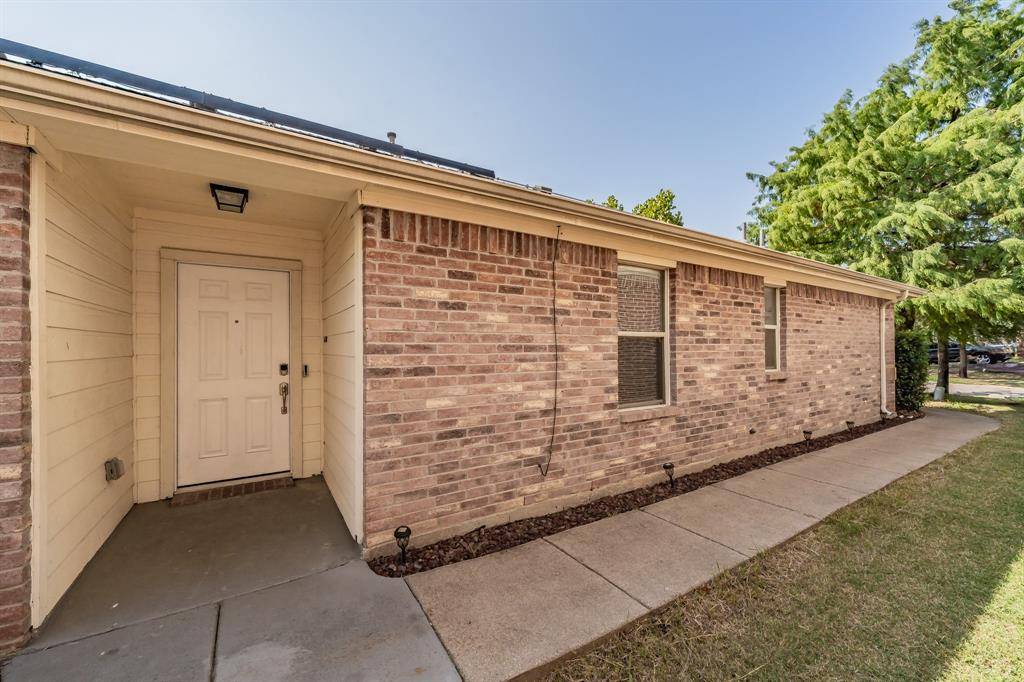 Fort Worth, TX 76179,8932 Sunny Hollow Drive