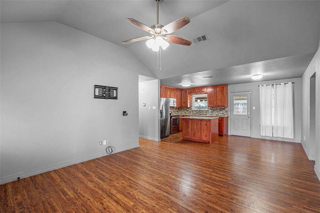 Axtell, TX 76624,139 E Seley