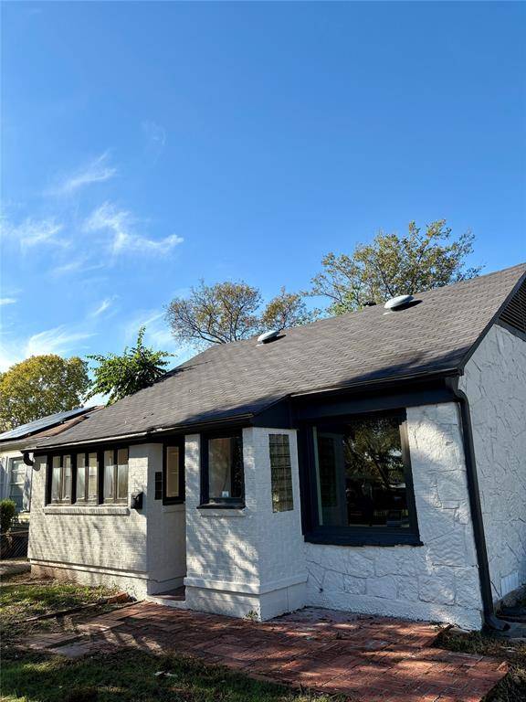 Dallas, TX 75211,915 Hartsdale Drive