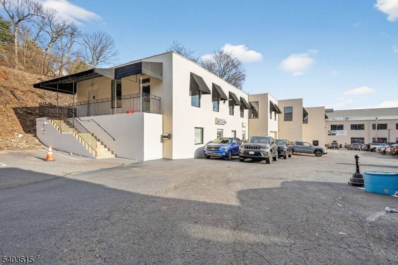 Summit City, NJ 07901,320 Broad St