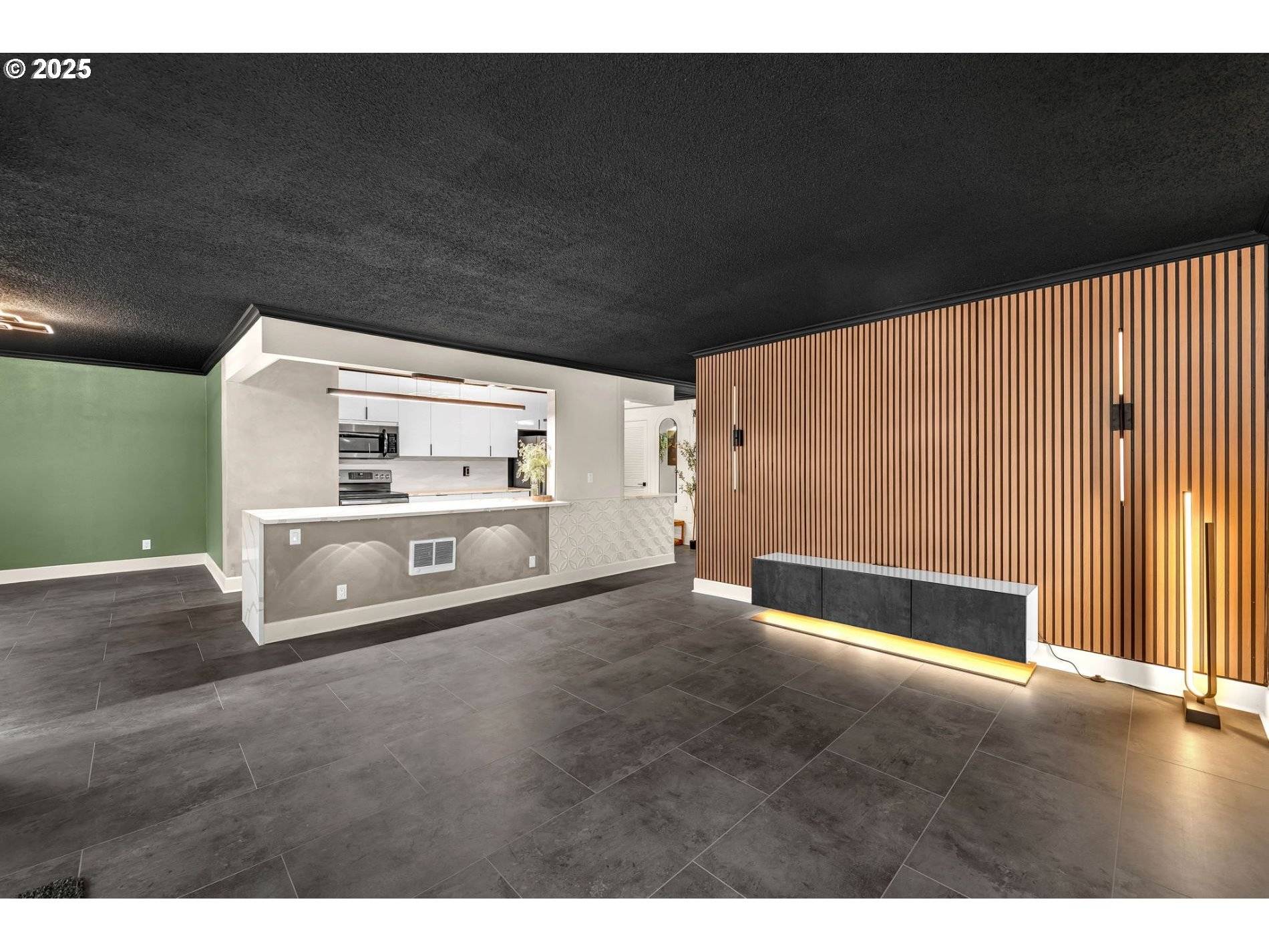 Portland, OR 97205,2211 SW PARK PL #403