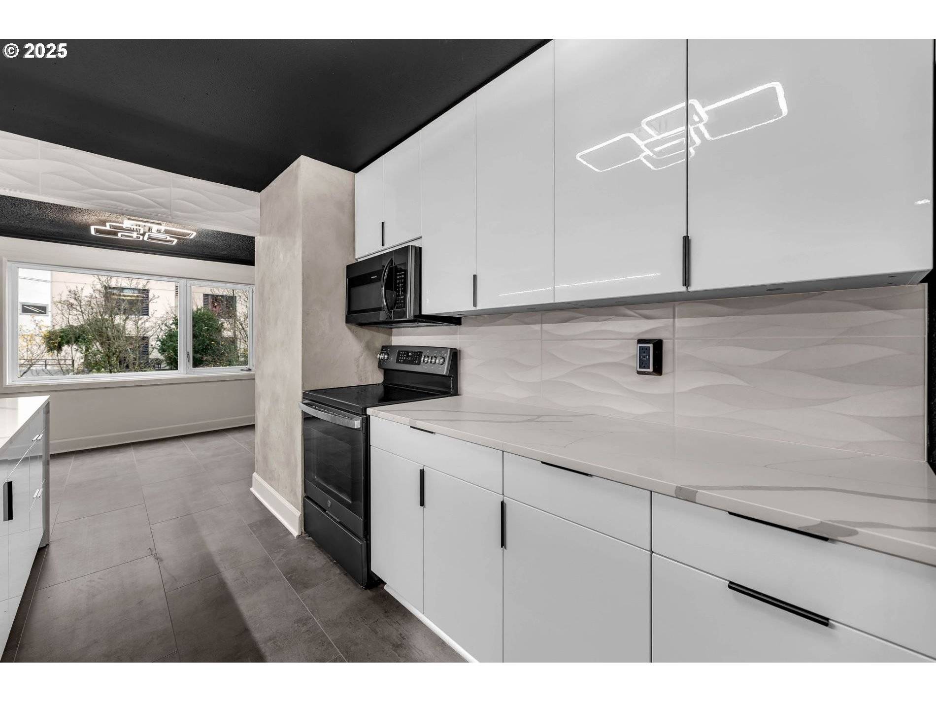 Portland, OR 97205,2211 SW PARK PL #403