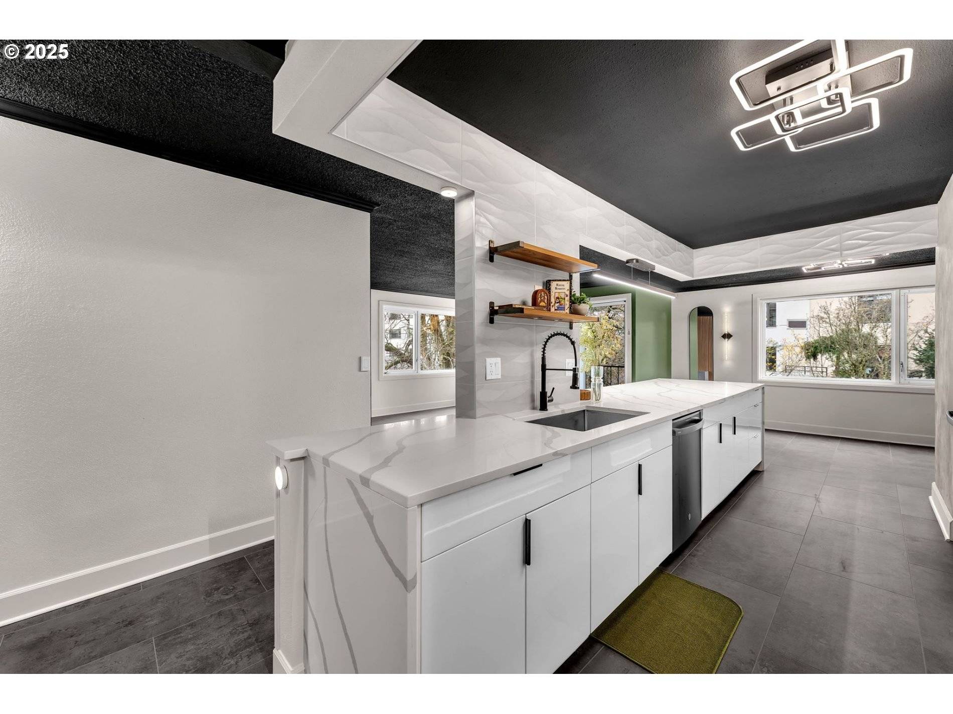 Portland, OR 97205,2211 SW PARK PL #403