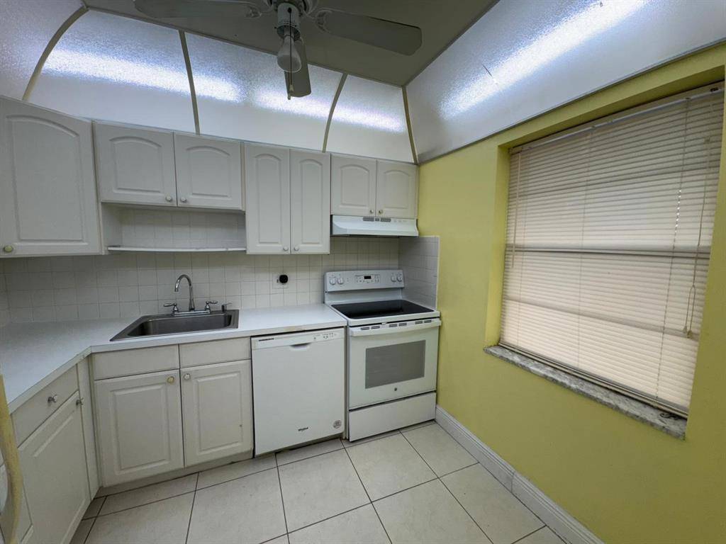 Margate, FL 33063,7797 Golf Circle Dr #304