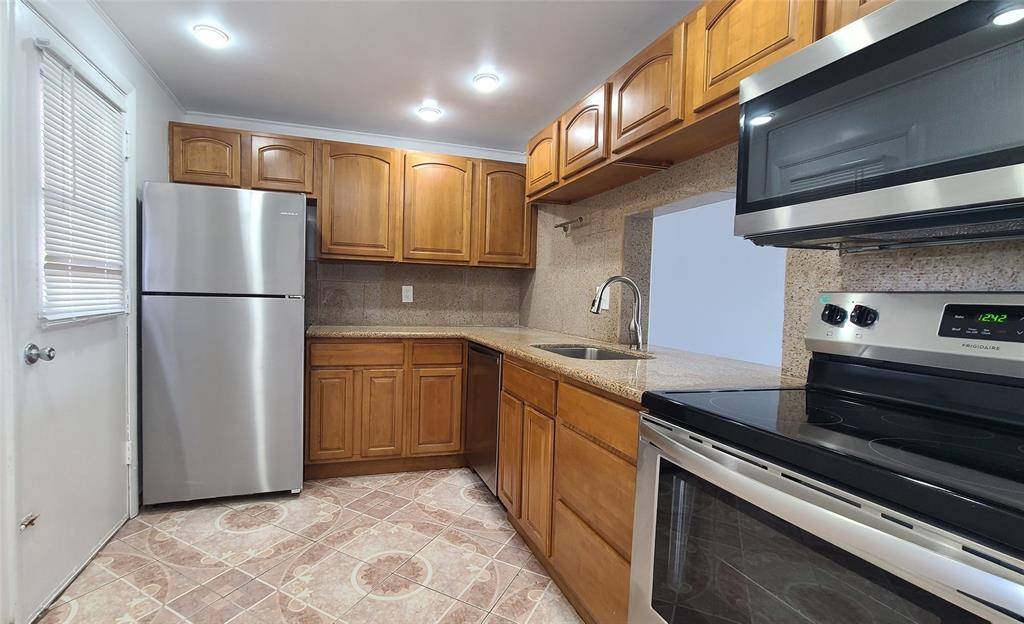 Lauderhill, FL 33313,2800 NW 56th Ave #A305