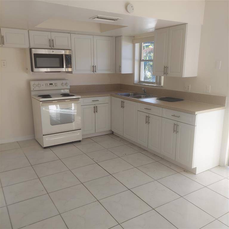 Lauderhill, FL 33313,5409 NW 27th St