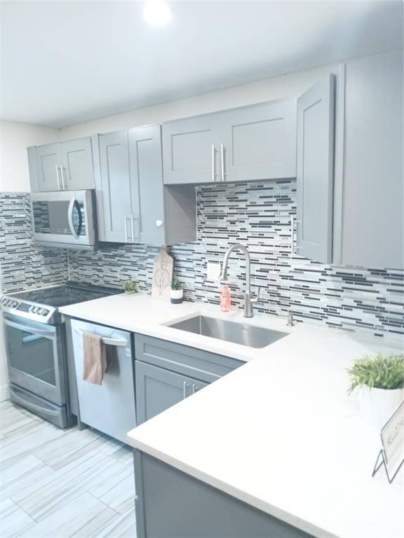 Lauderhill, FL 33319,4170 Inverrary Dr #412