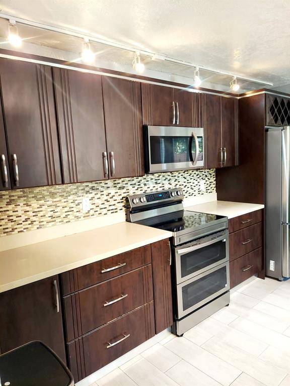 Pembroke Pines, FL 33025,9741 SW 9TH CT