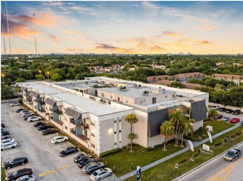 Hollywood, FL 33023,5525 SW 41st St #301