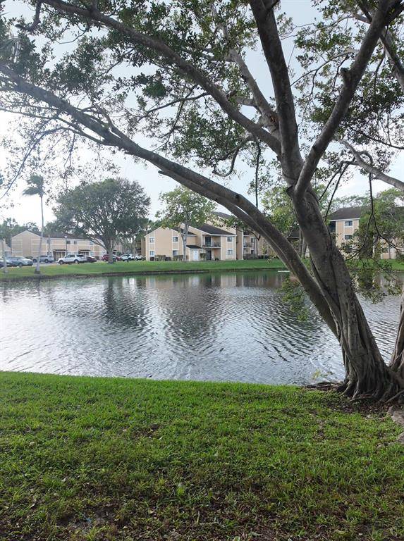 Pembroke Pines, FL 33025,320 E Palm Cir E #320