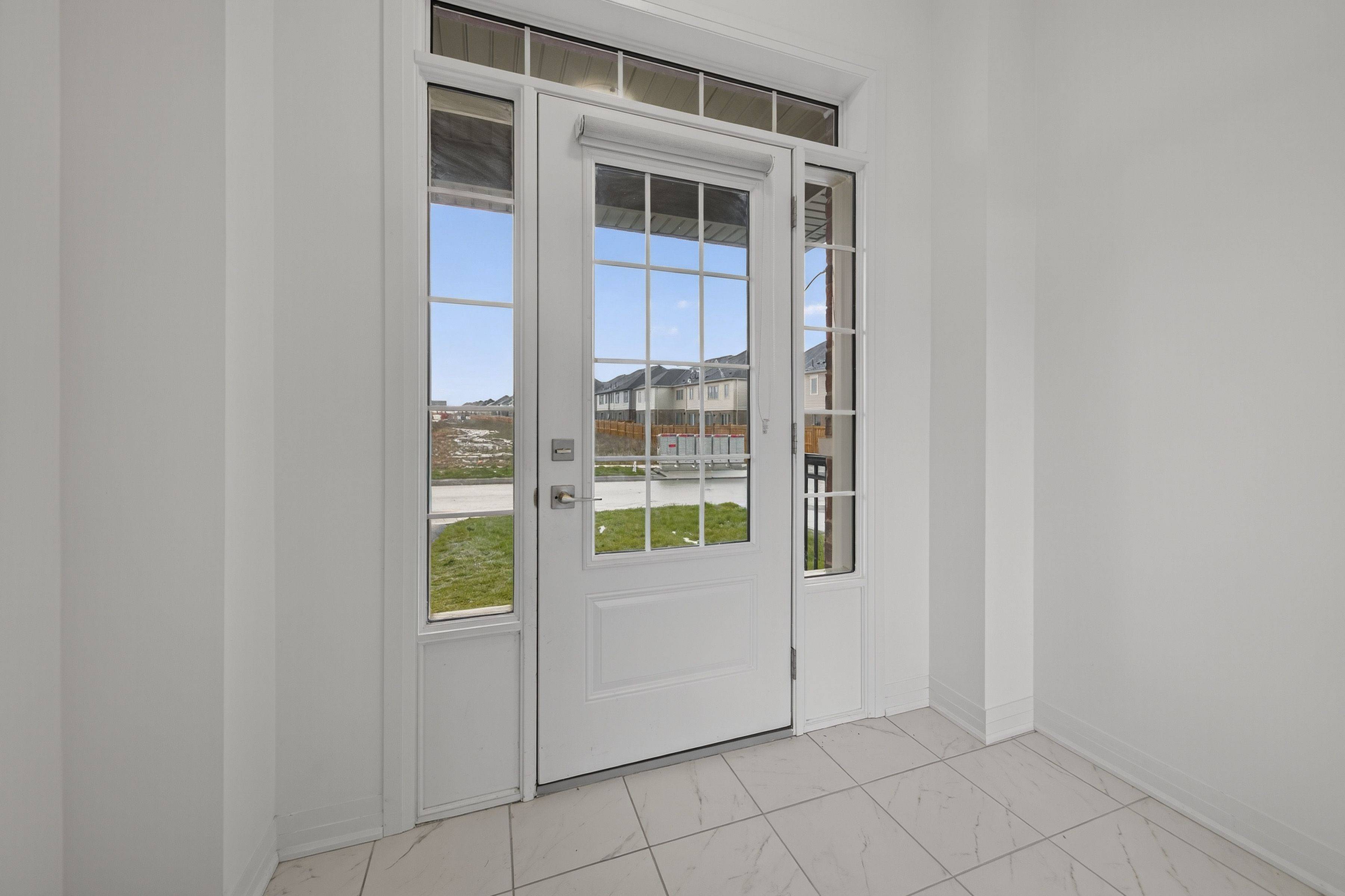 Barrie, ON L9J 0K8,86 West Oak TRL