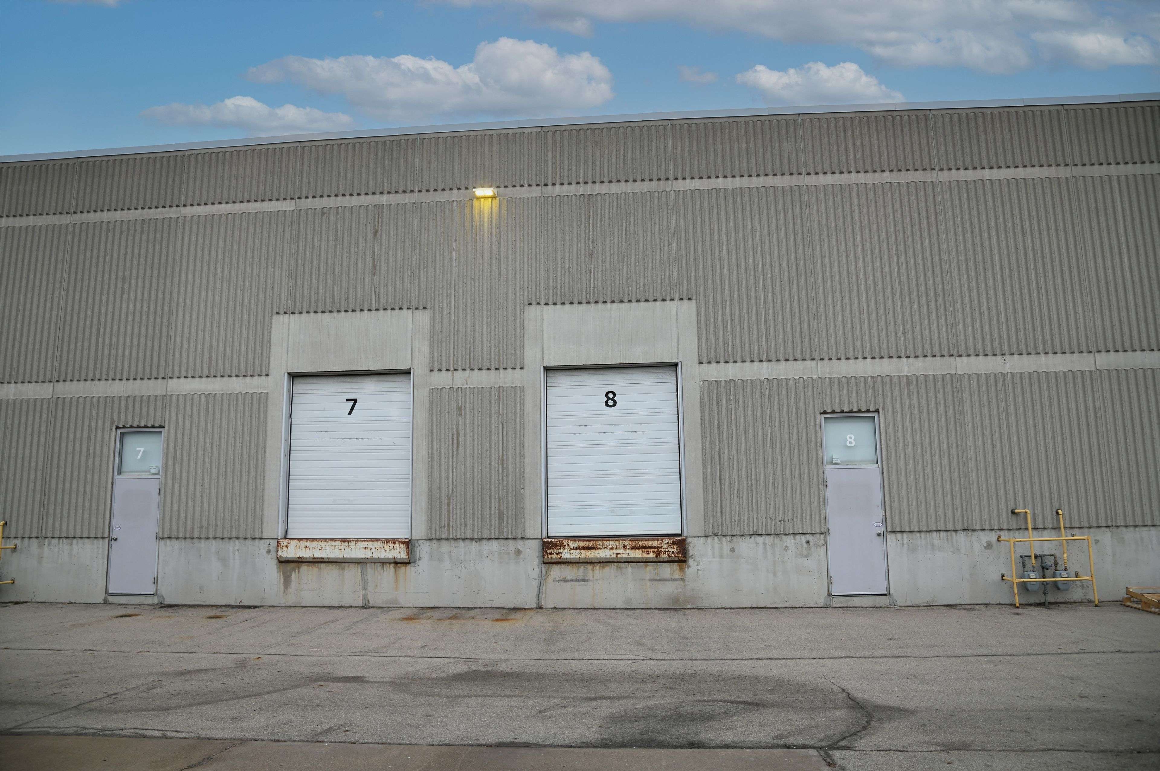 Mississauga, ON L5L 5Y6,3200 Ridgeway DR #7-8