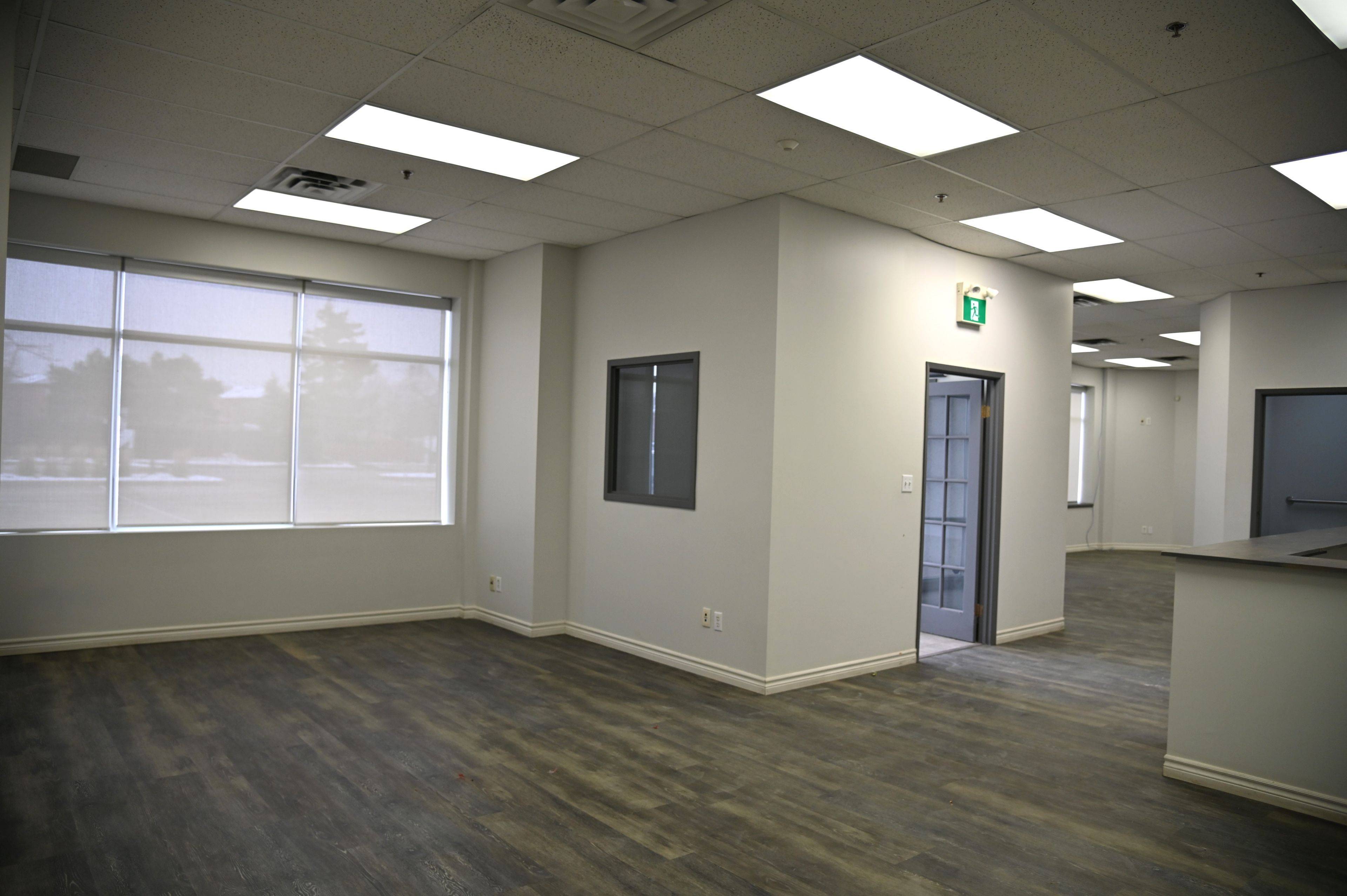 Mississauga, ON L5L 5Y6,3200 Ridgeway DR #7-8