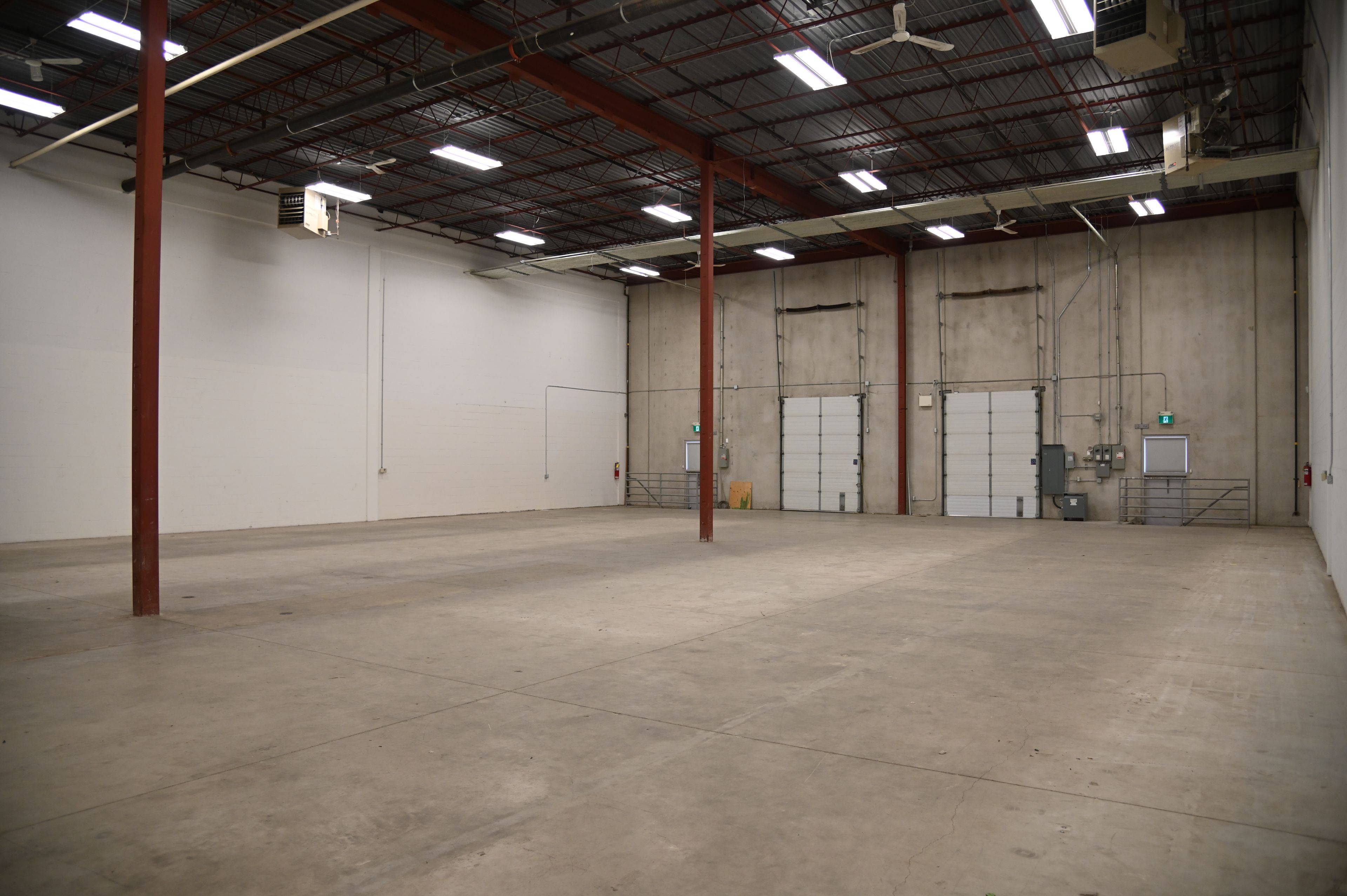 Mississauga, ON L5L 5Y6,3200 Ridgeway DR #7-8