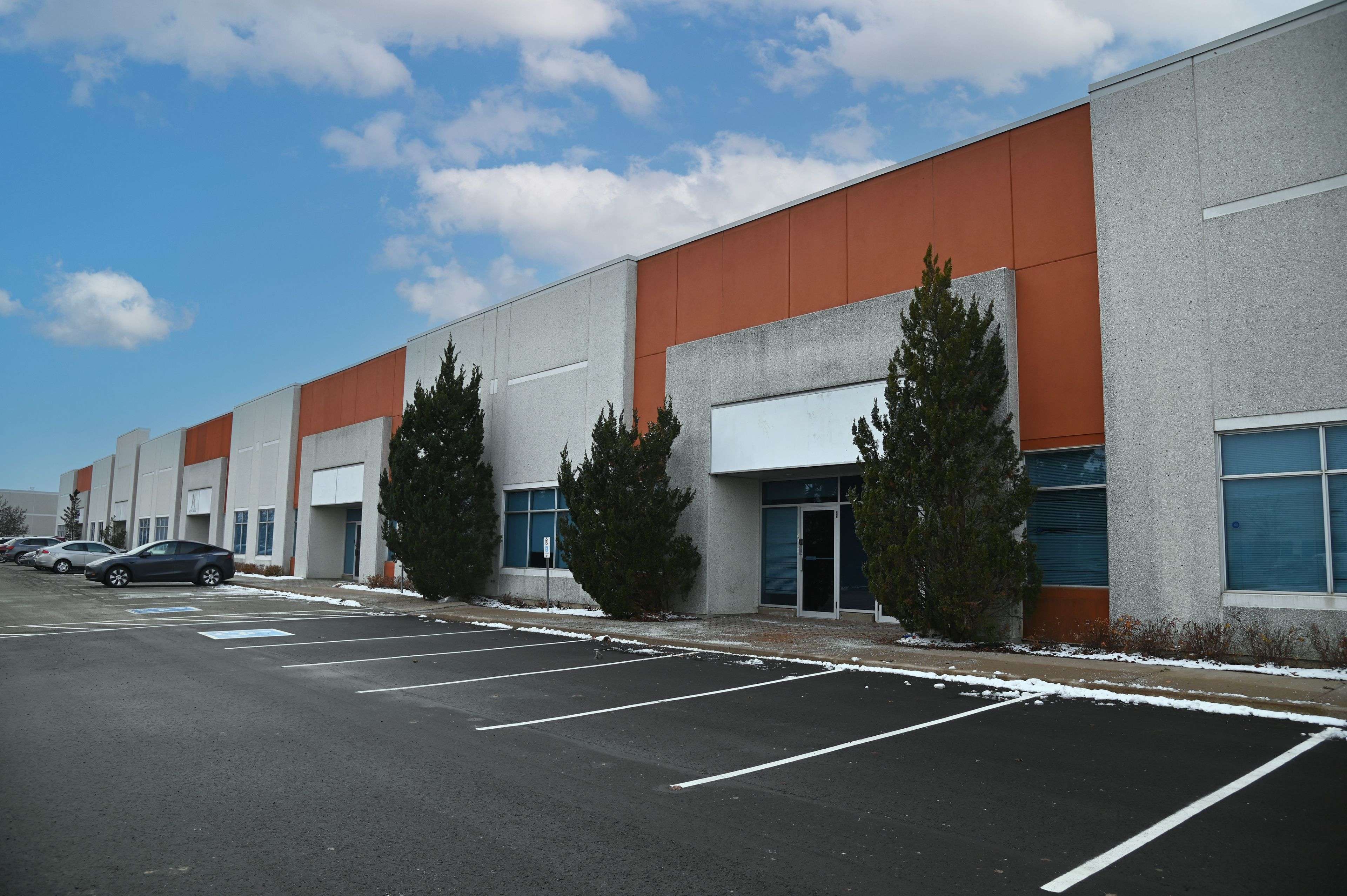 Mississauga, ON L5L 0A3,3600A Laird RD #7-8