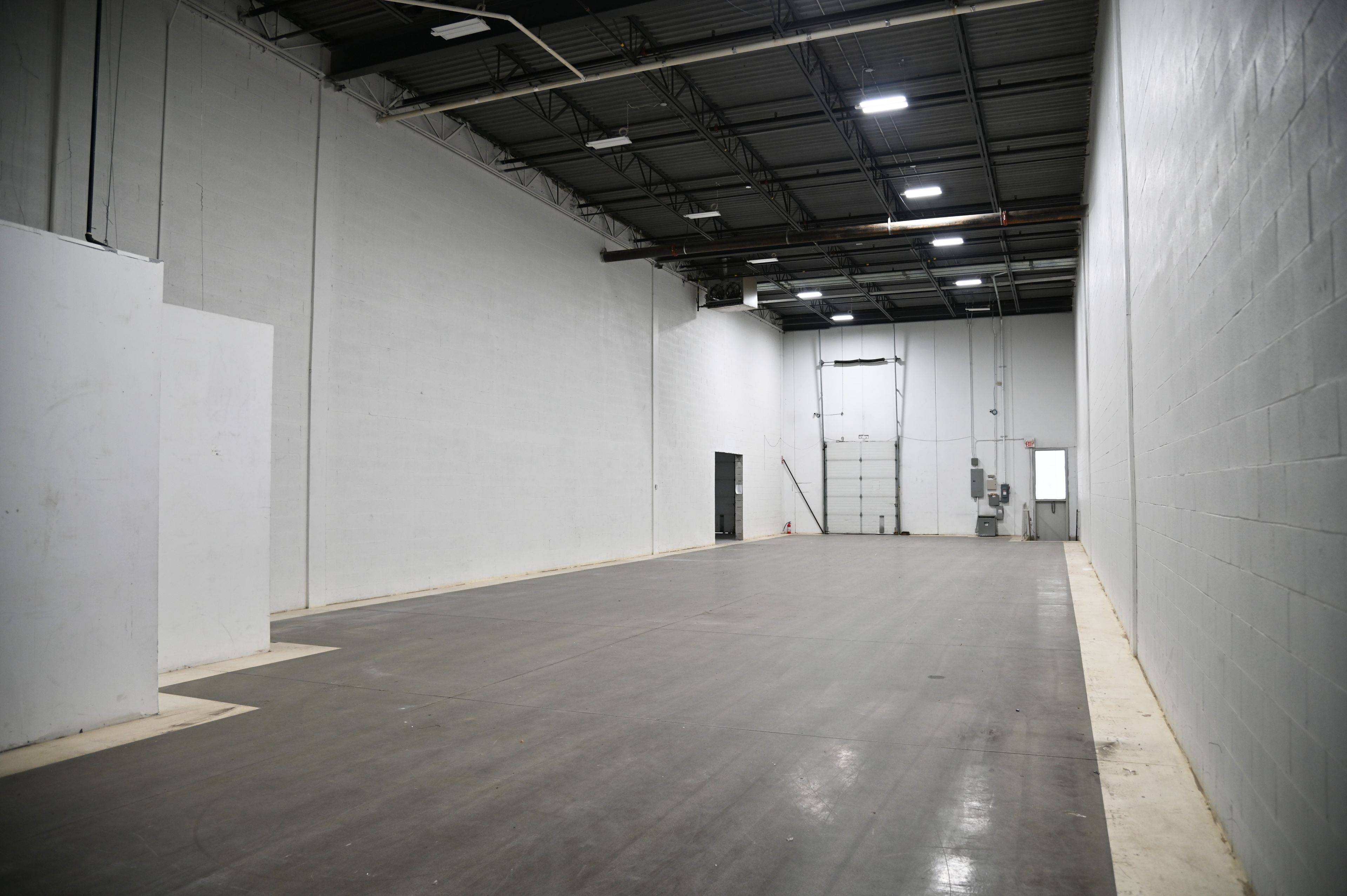 Mississauga, ON L5L 0A3,3600A Laird RD #7-8