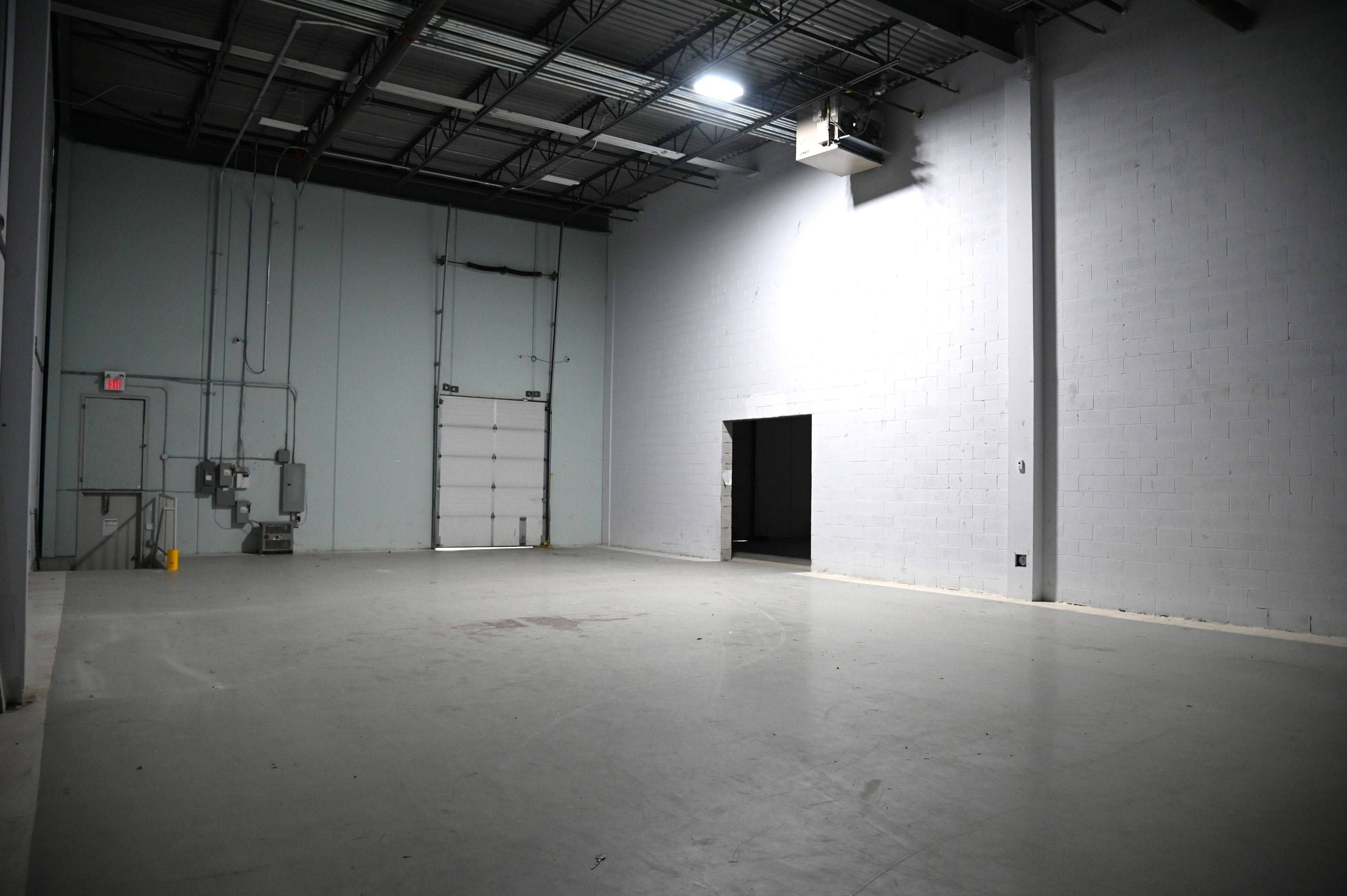 Mississauga, ON L5L 0A3,3600A Laird RD #7-8