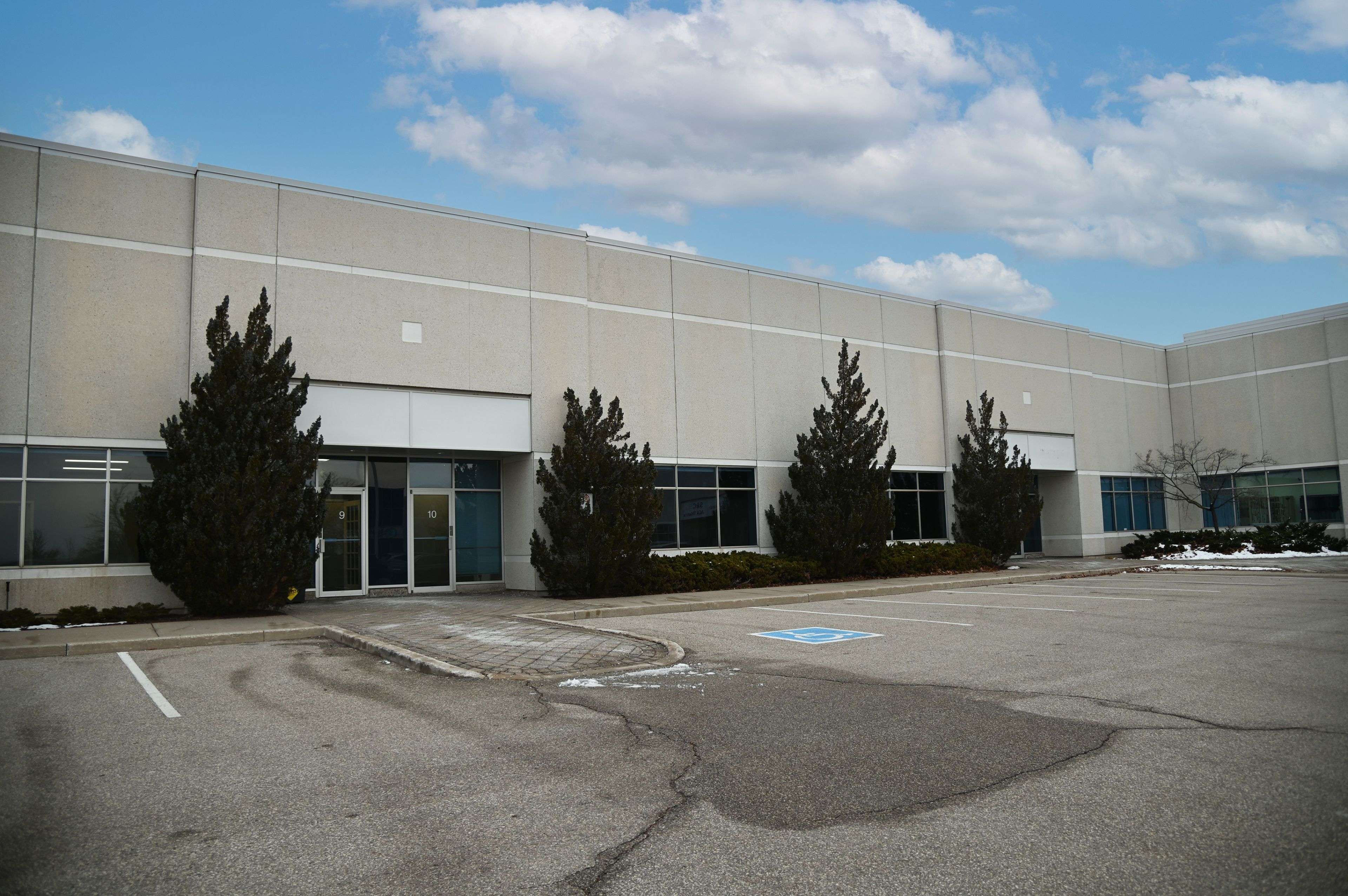 Mississauga, ON L5L 5Z7,3585 Laird RD #9-11