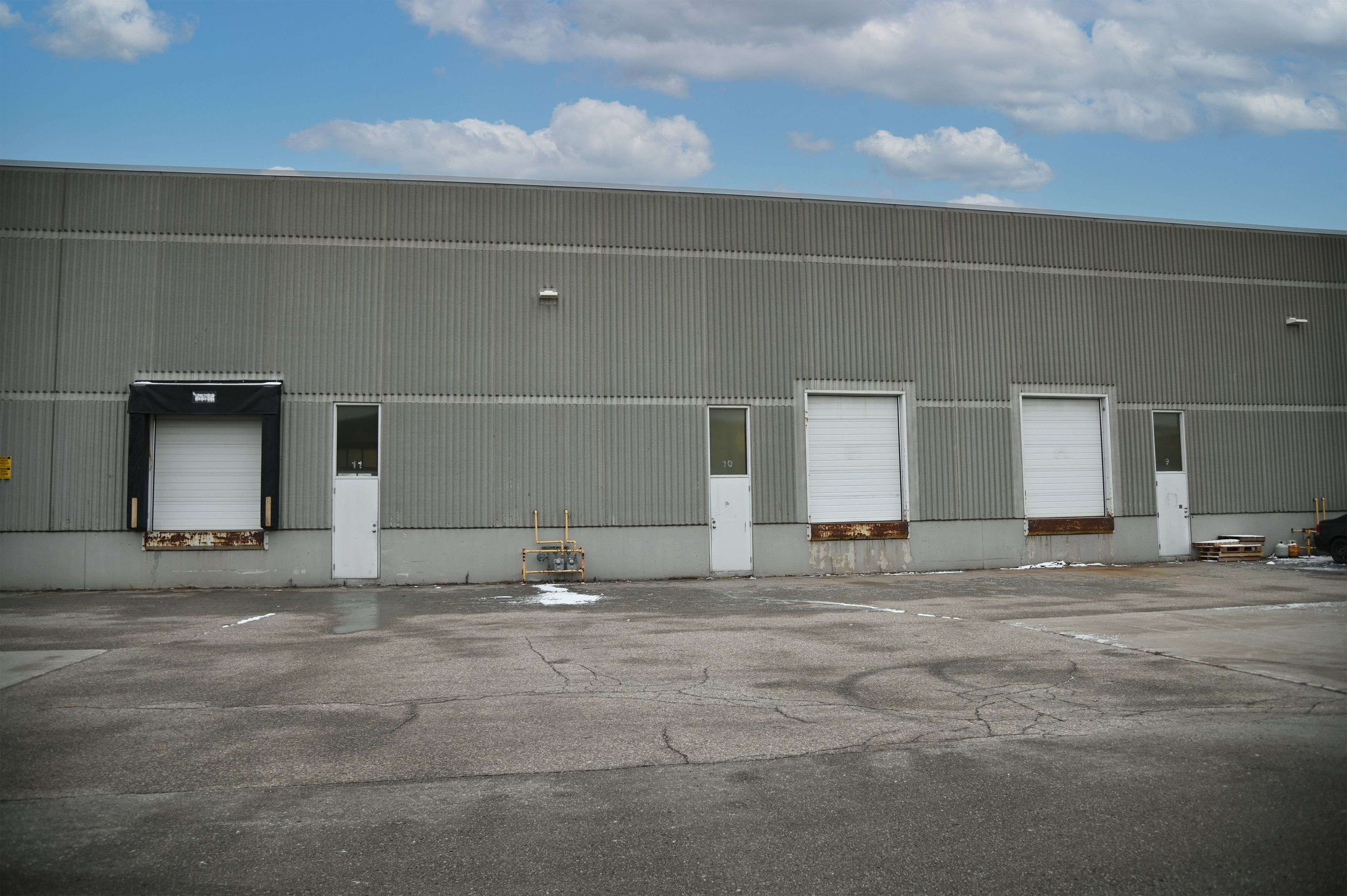 Mississauga, ON L5L 5Z7,3585 Laird RD #9-11