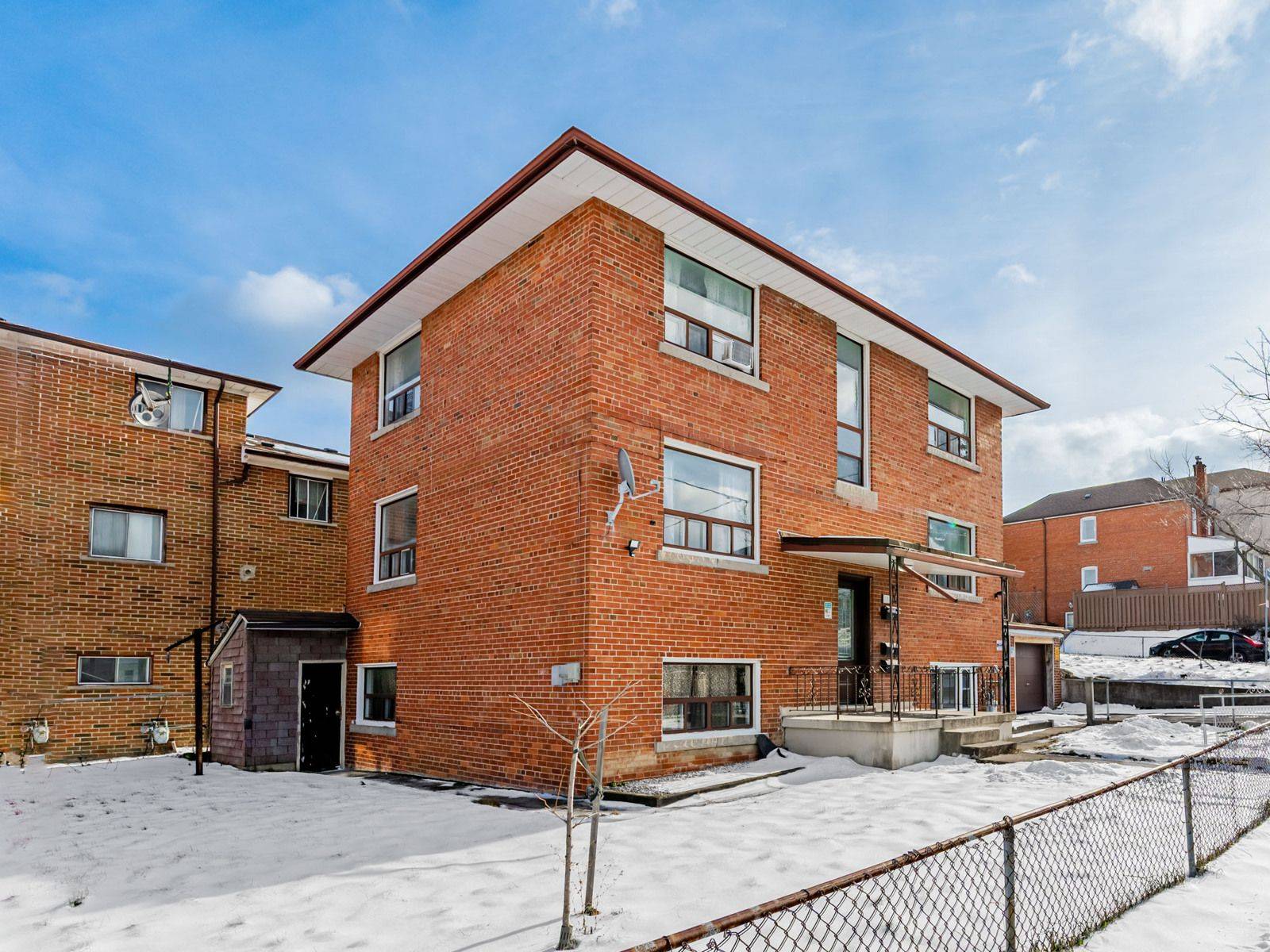 Toronto W03, ON M6M 3L6,1 Lacey AVE #1