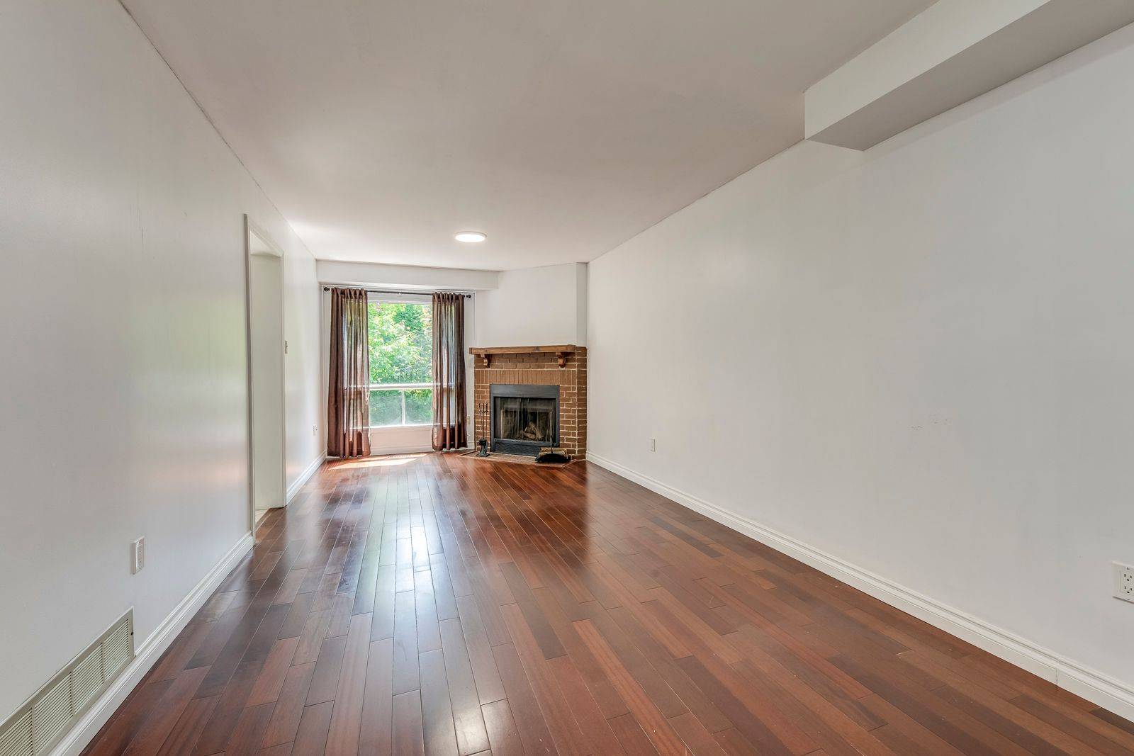 Oakville, ON L6M 2W6,1226 Cottonwood CRES