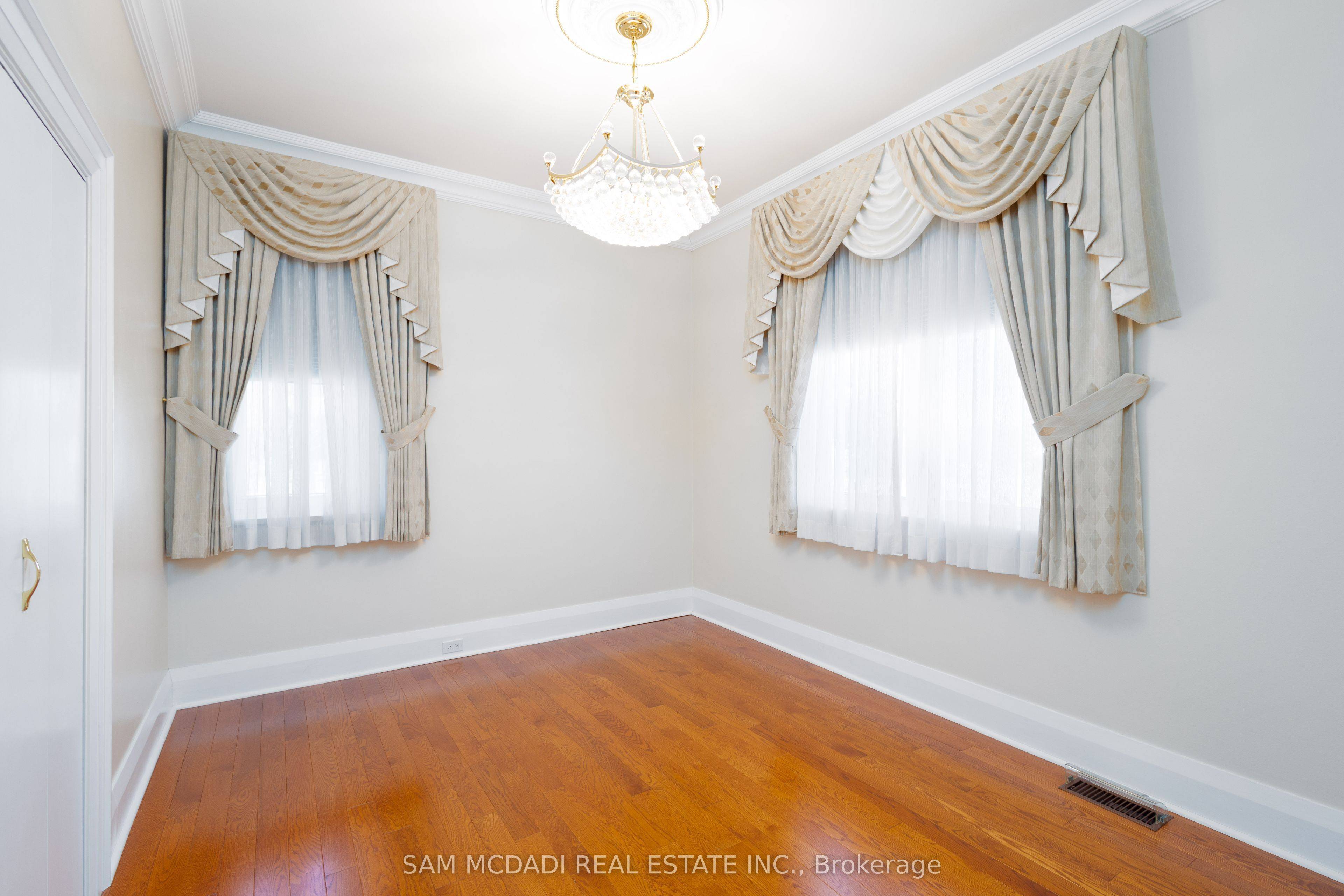 Toronto W06, ON M8W 2T6,469 Evans AVE