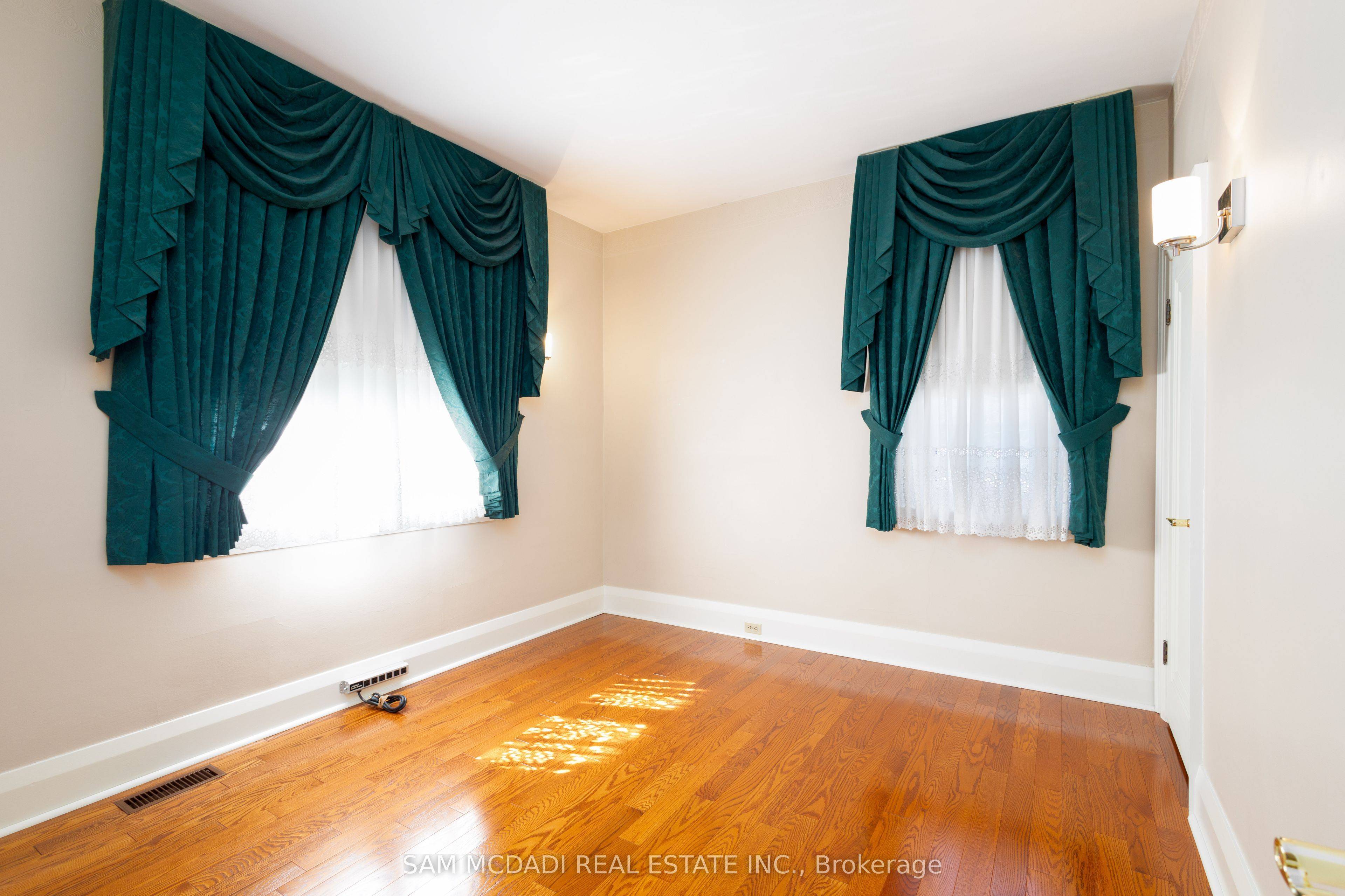 Toronto W06, ON M8W 2T6,469 Evans AVE