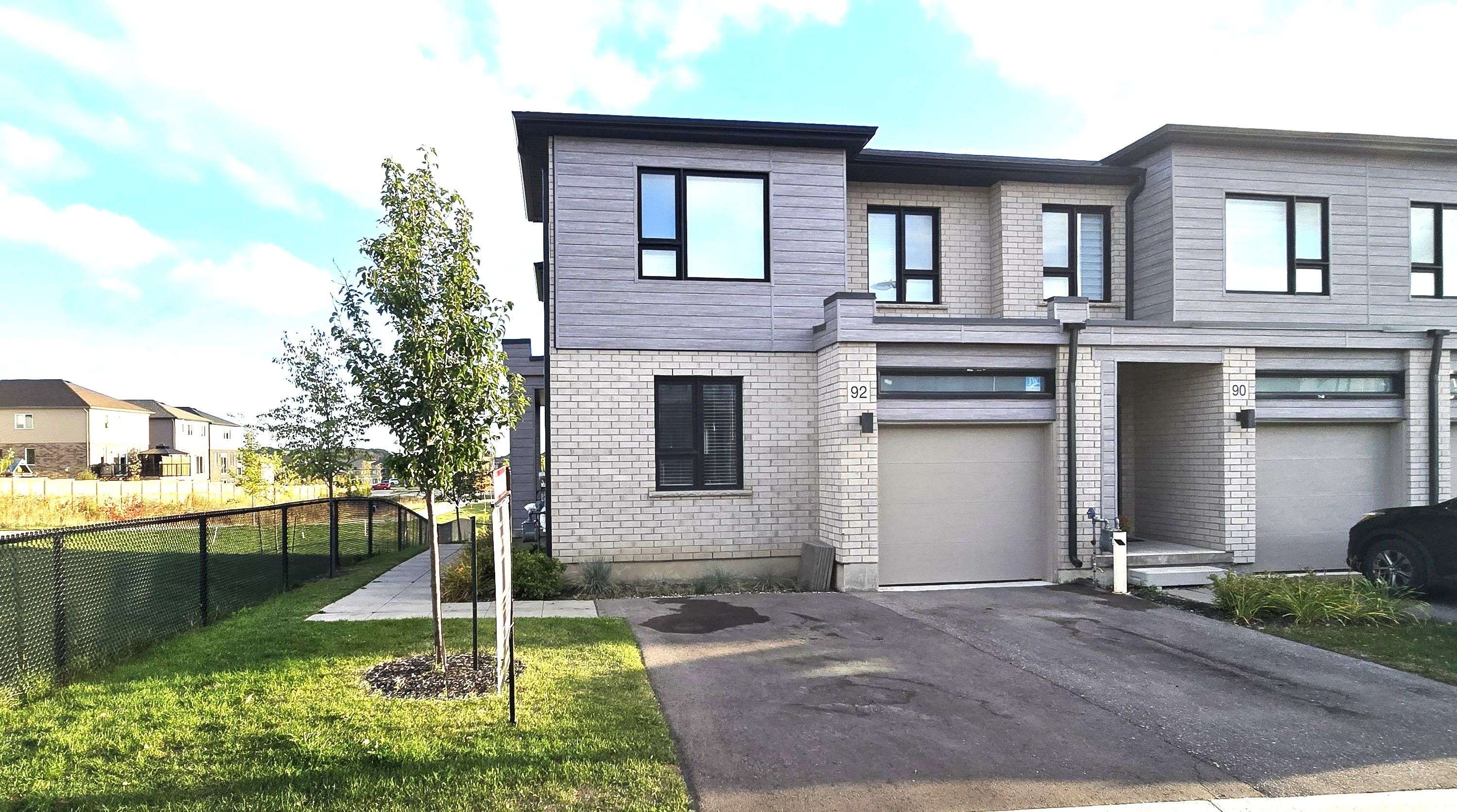 Kitchener, ON N2R 0R8,92 Pony WAY S