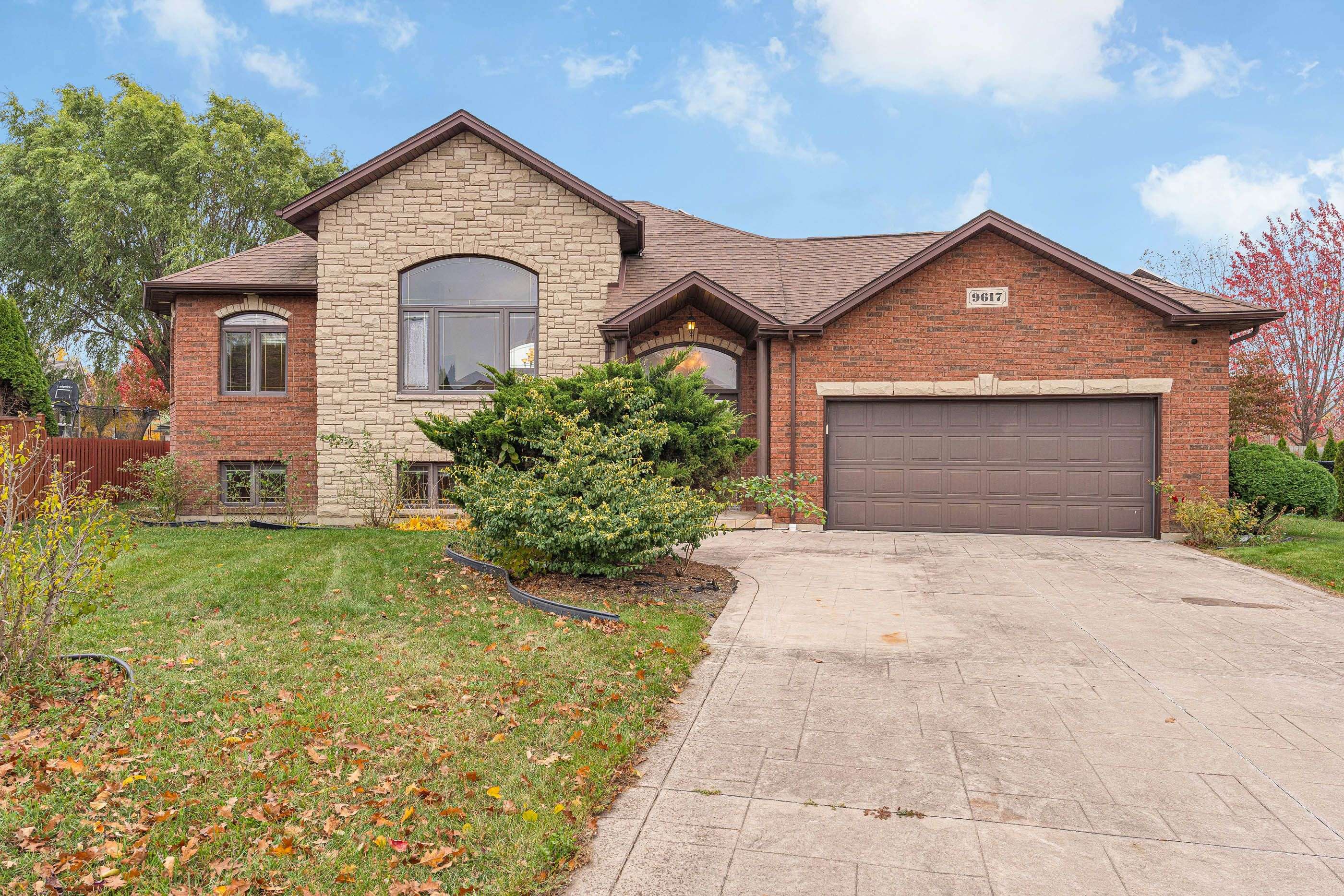 Windsor, ON N8P 1H9,9617 Manitou CRES
