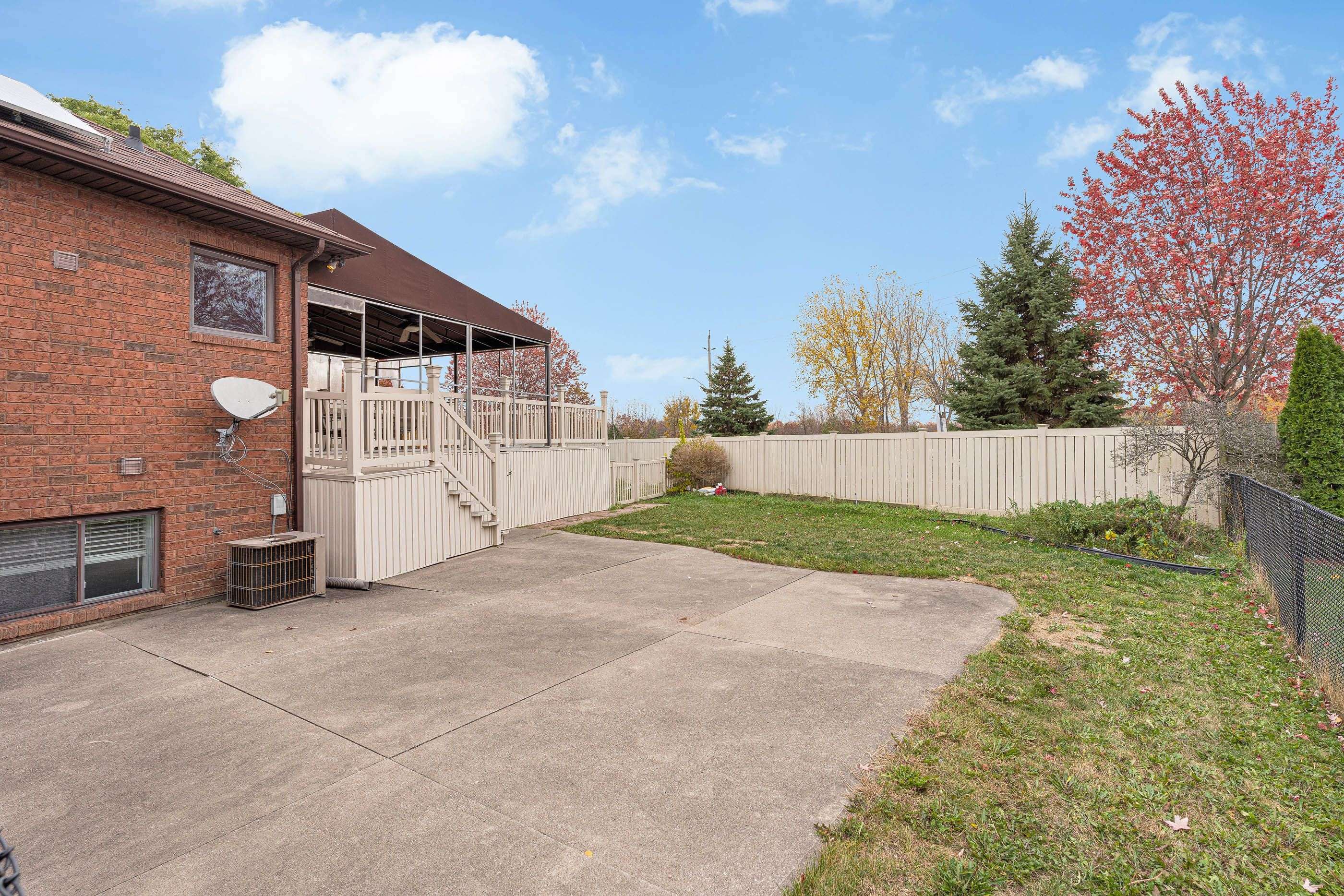 Windsor, ON N8P 1H9,9617 Manitou CRES