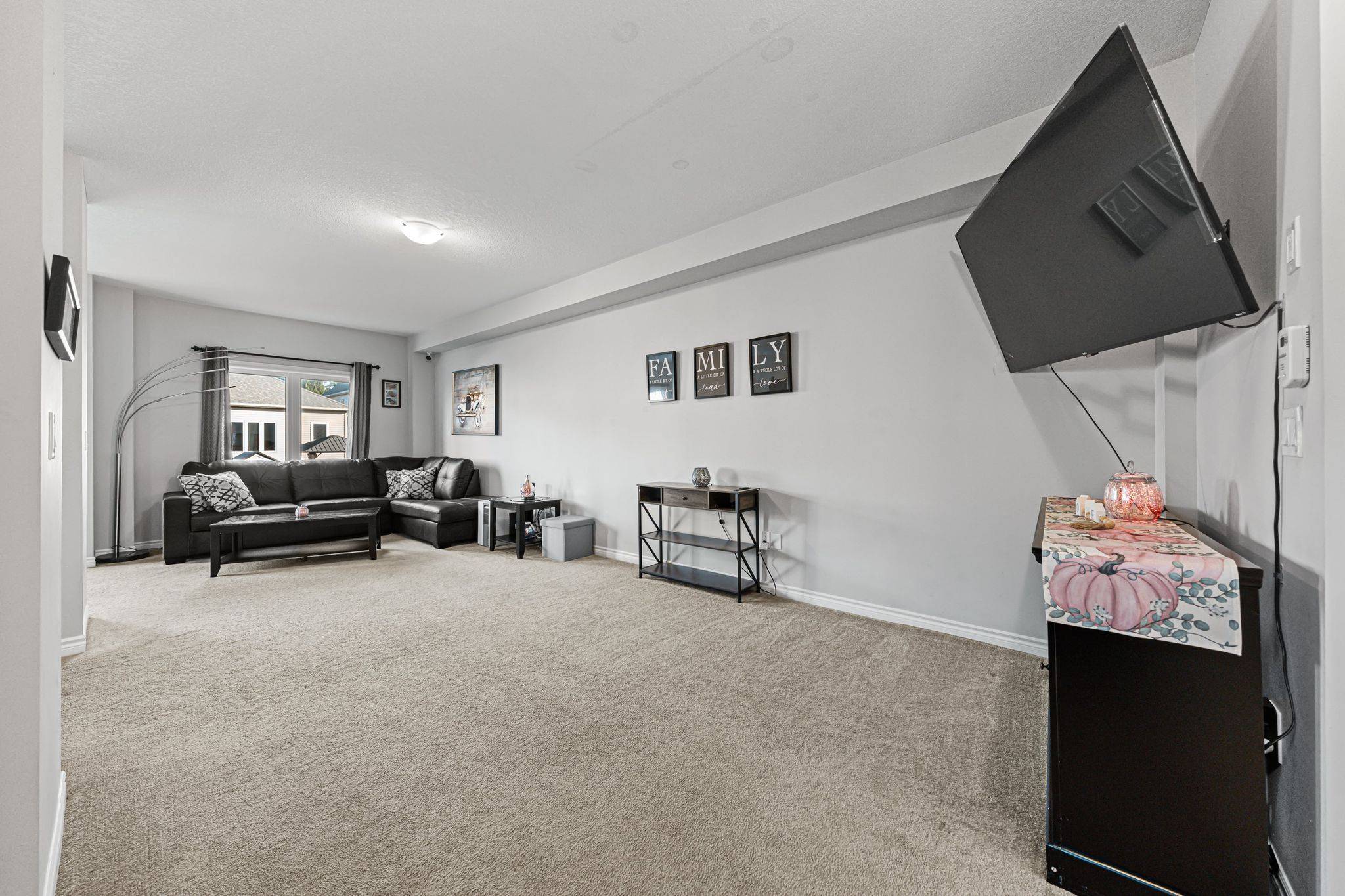 Centre Wellington, ON N1M 0C9,24 Courtney ST