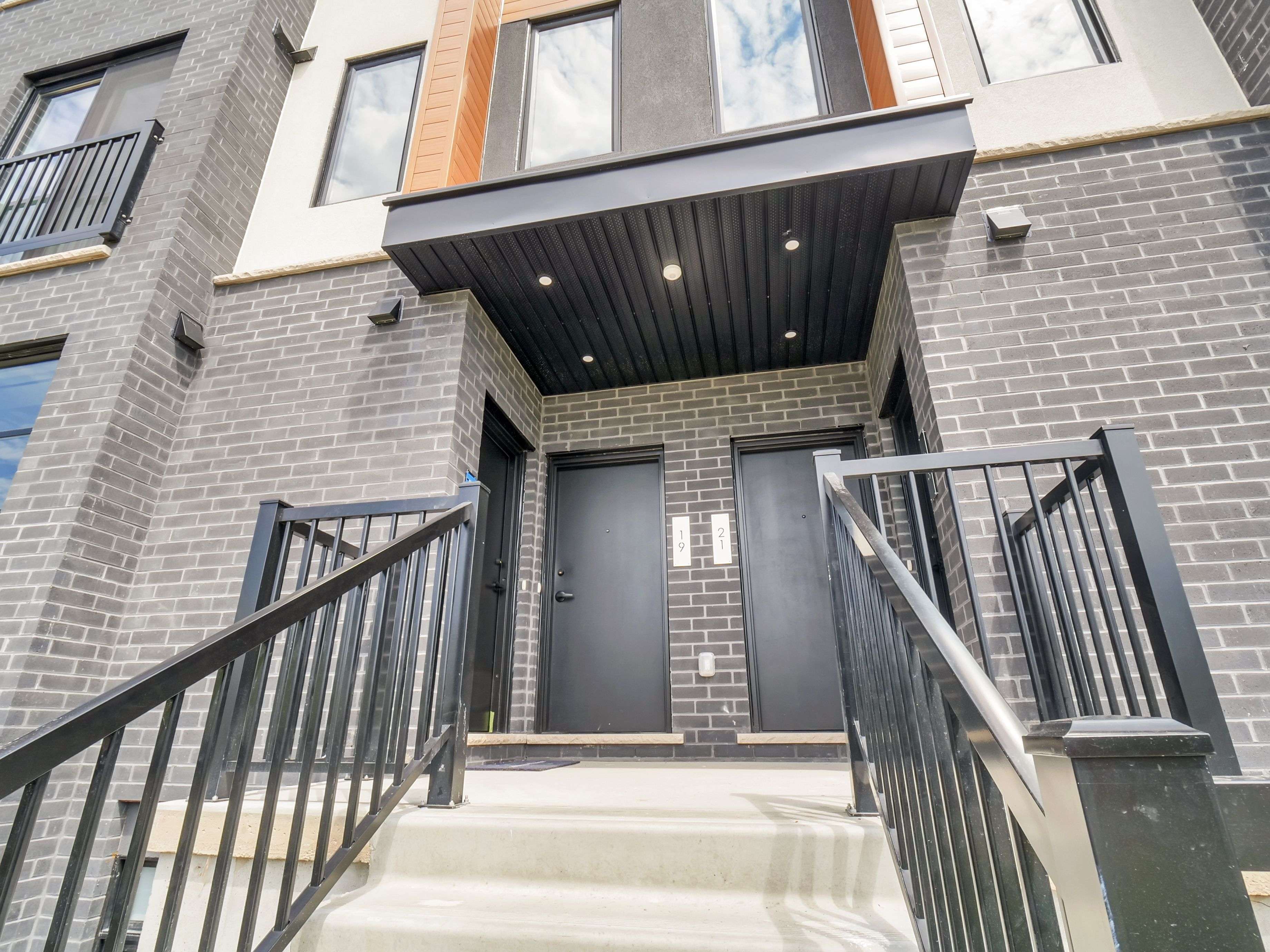 London South, ON N6P 0H9,3900 Savoy ST #11