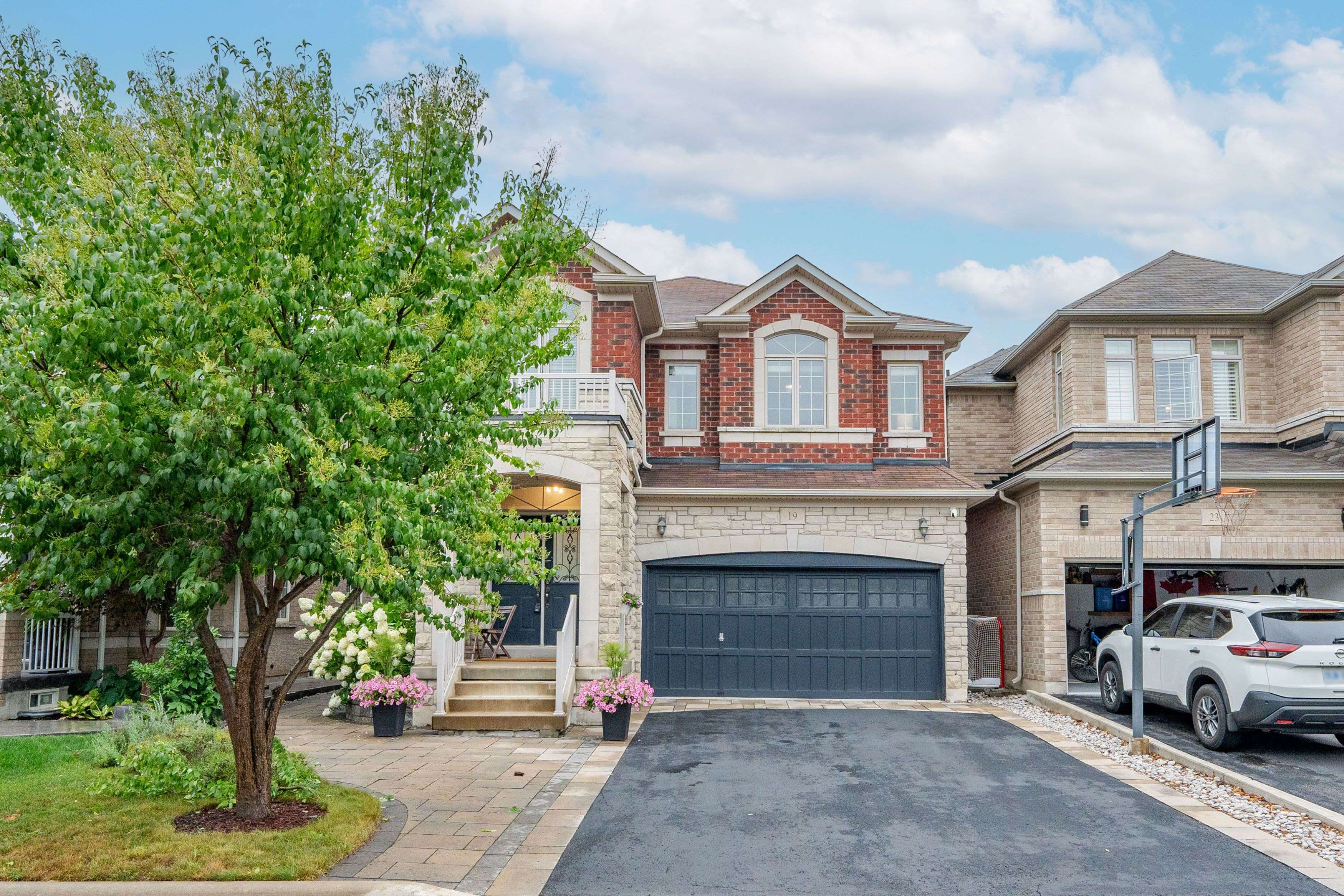 Hamilton, ON L8B 0R5,19 McKnight AVE