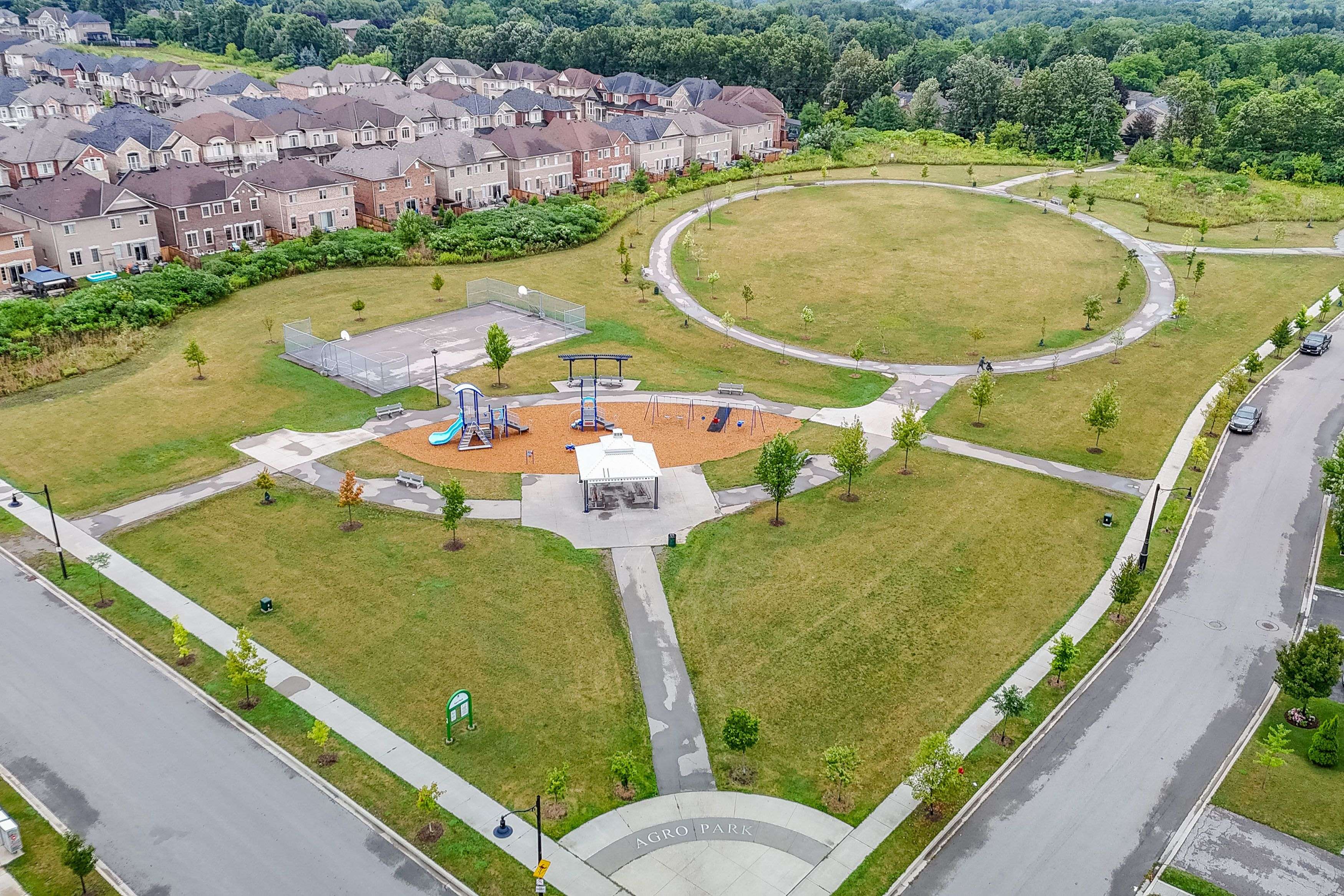 Hamilton, ON L8B 0R5,19 McKnight AVE