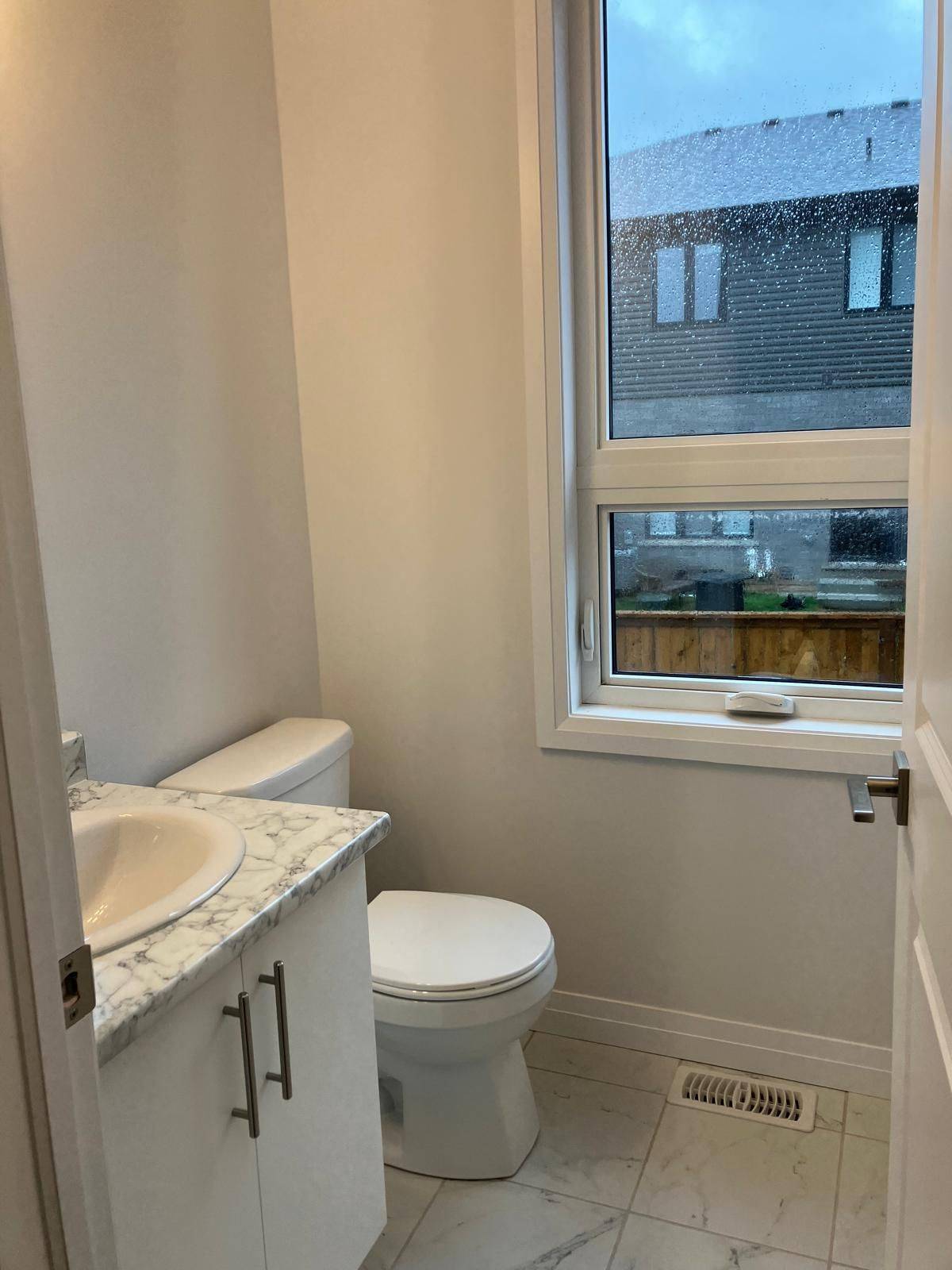 Niagara Falls, ON L2E 0C1,6705 Cropp ST #103