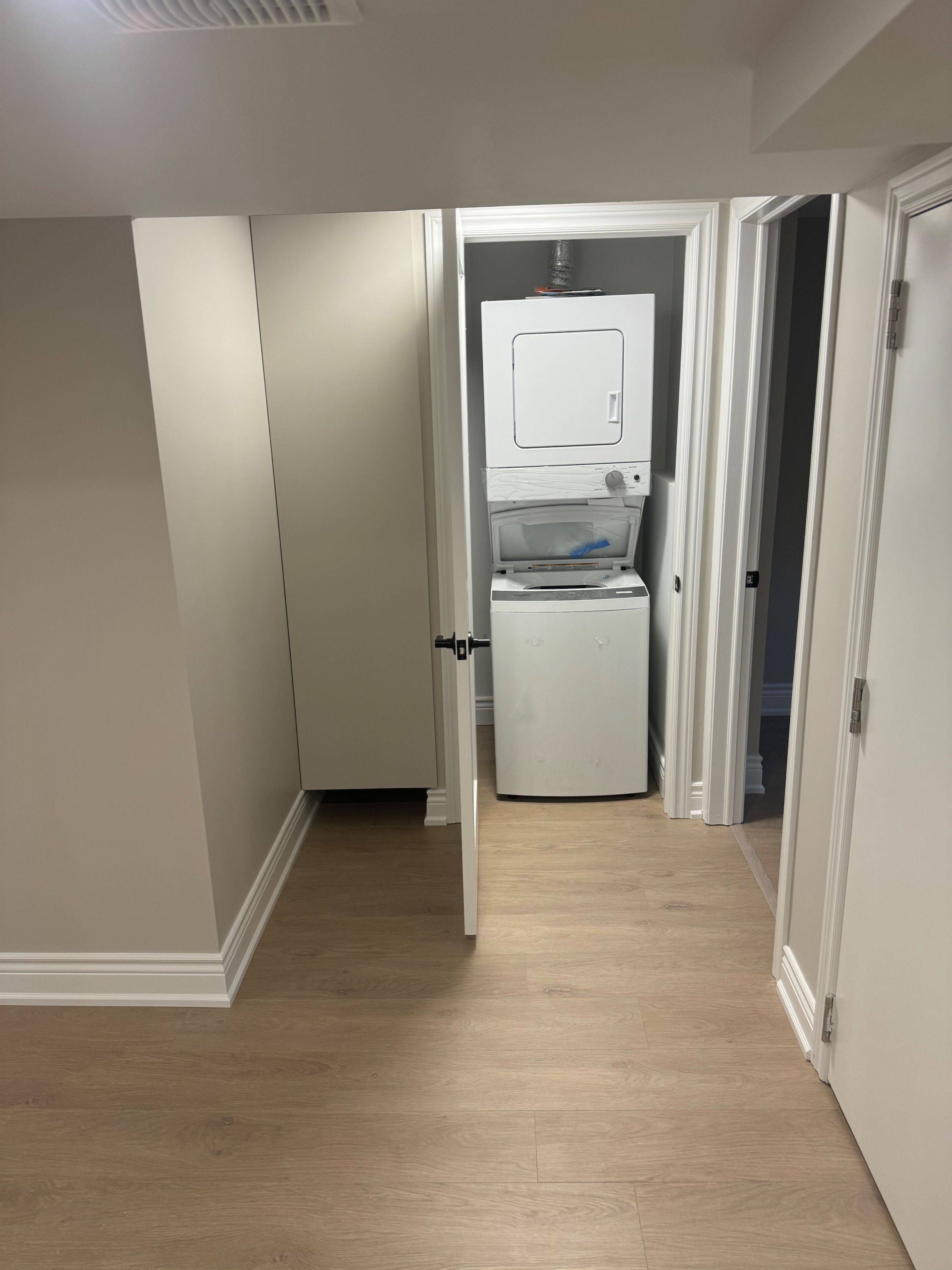 Hamilton, ON L8T 2P4,21 Nova DR #Lower