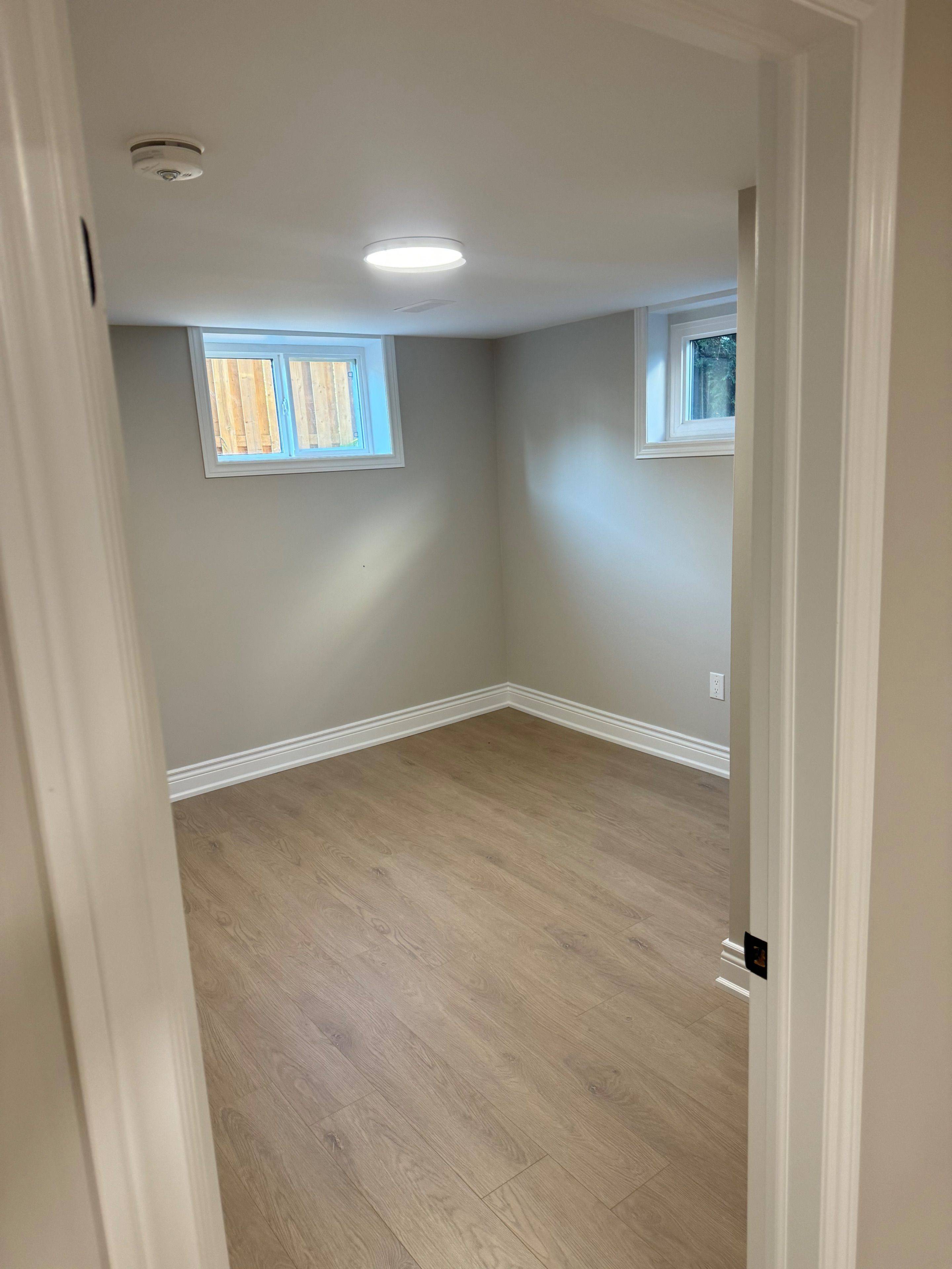 Hamilton, ON L8T 2P4,21 Nova DR #Lower