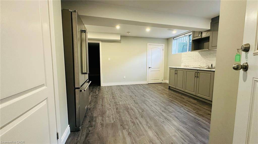 Kitchener, ON N2R 0N5,42 SPACHMAN ST #Lower